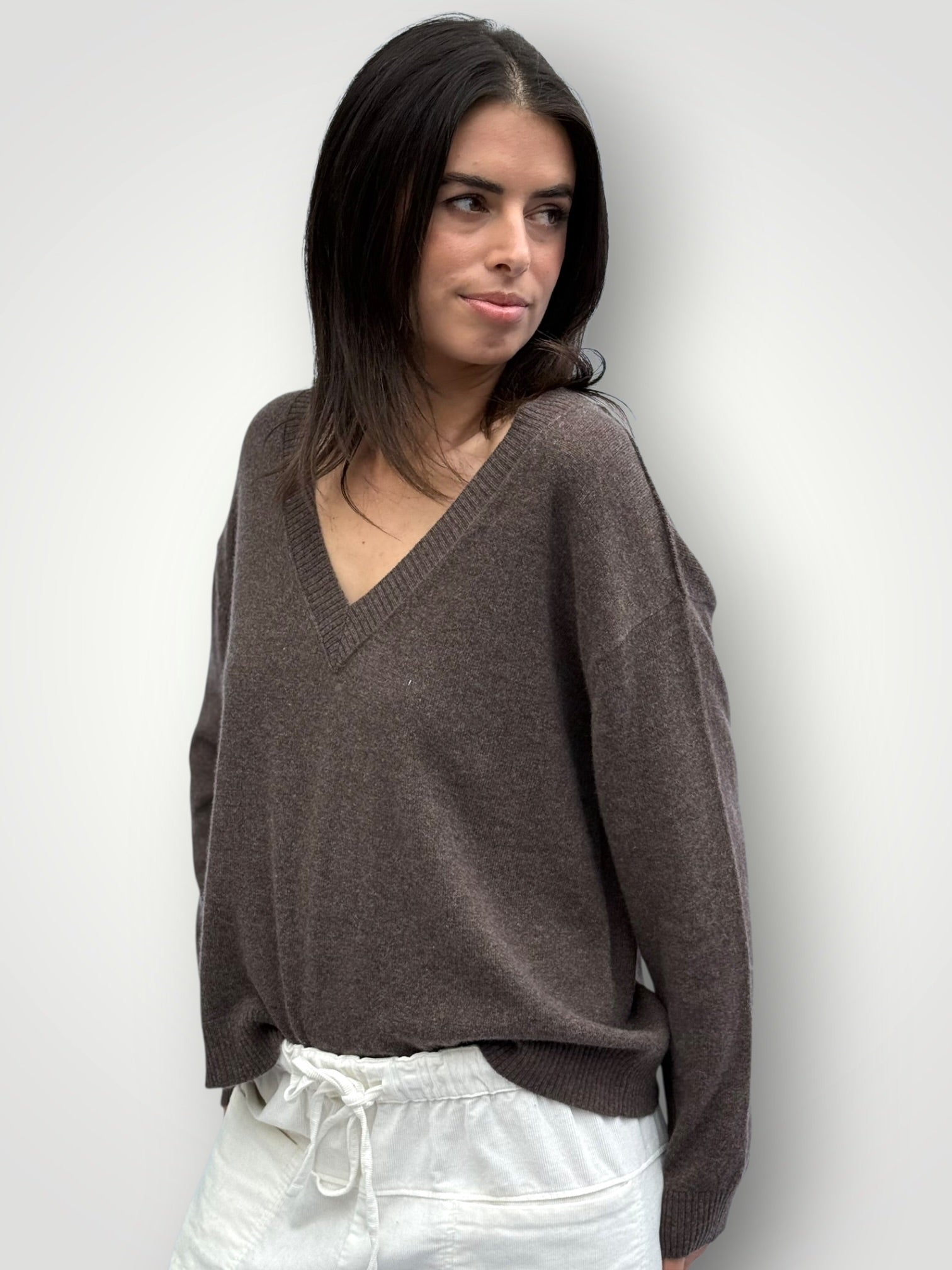 hazel cashmere v neck -bark General