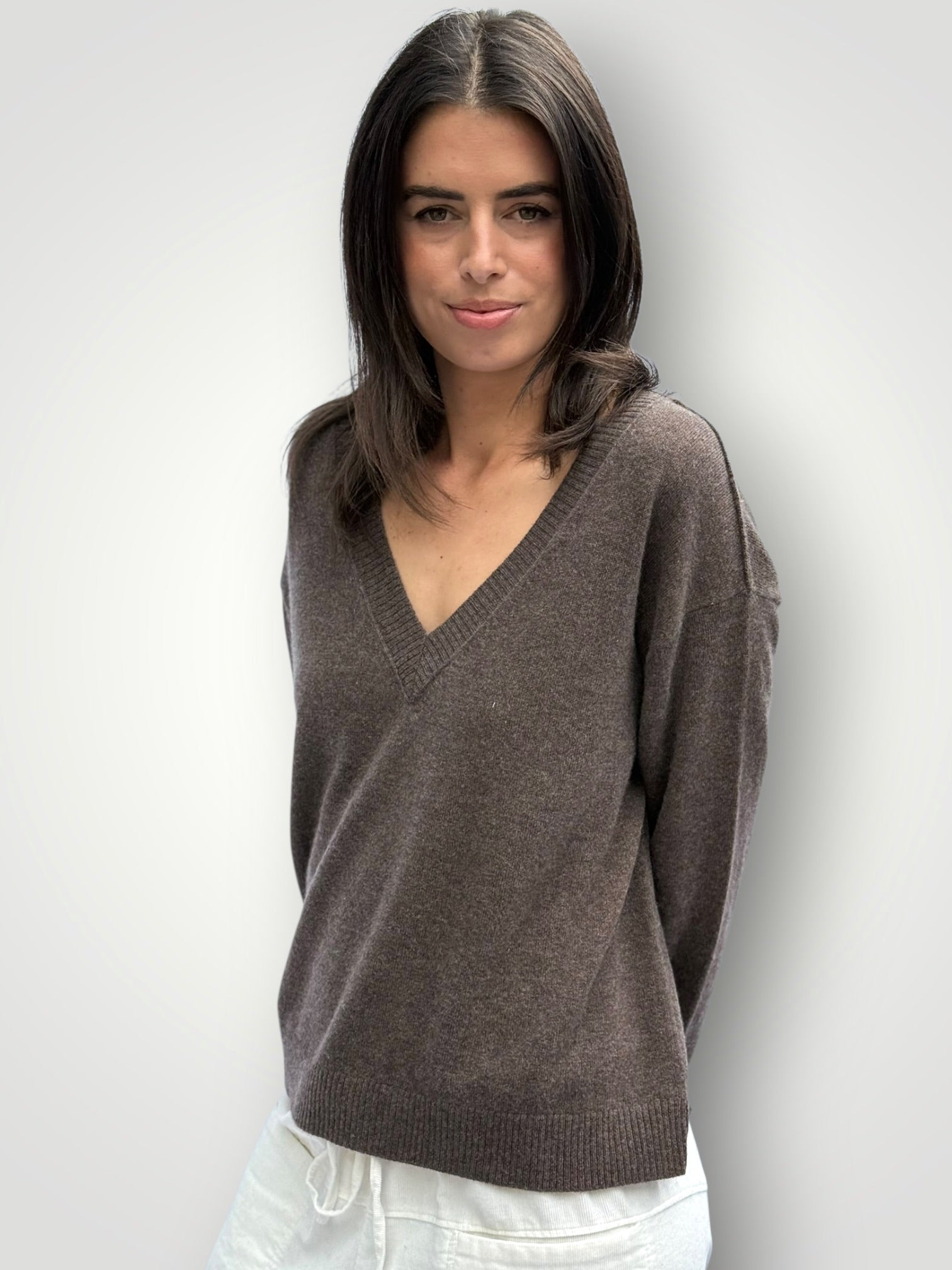 hazel cashmere v neck -bark General
