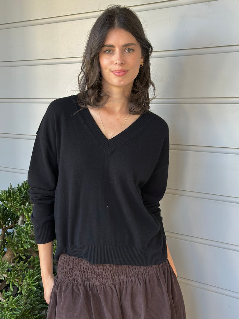 mavis v neck knit- -black cashmere Apparel