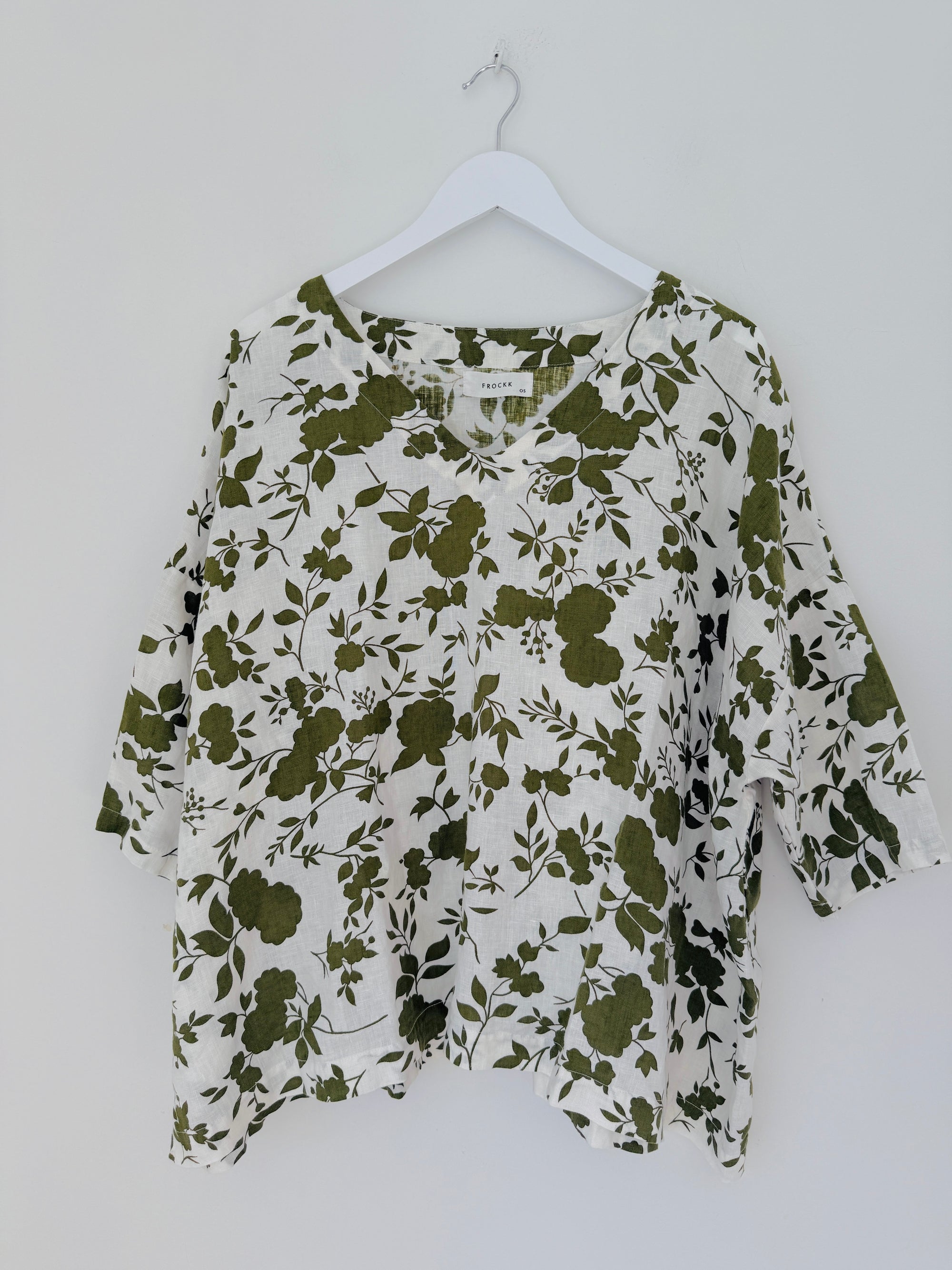 lydia top -white/moss flower linen Apparel