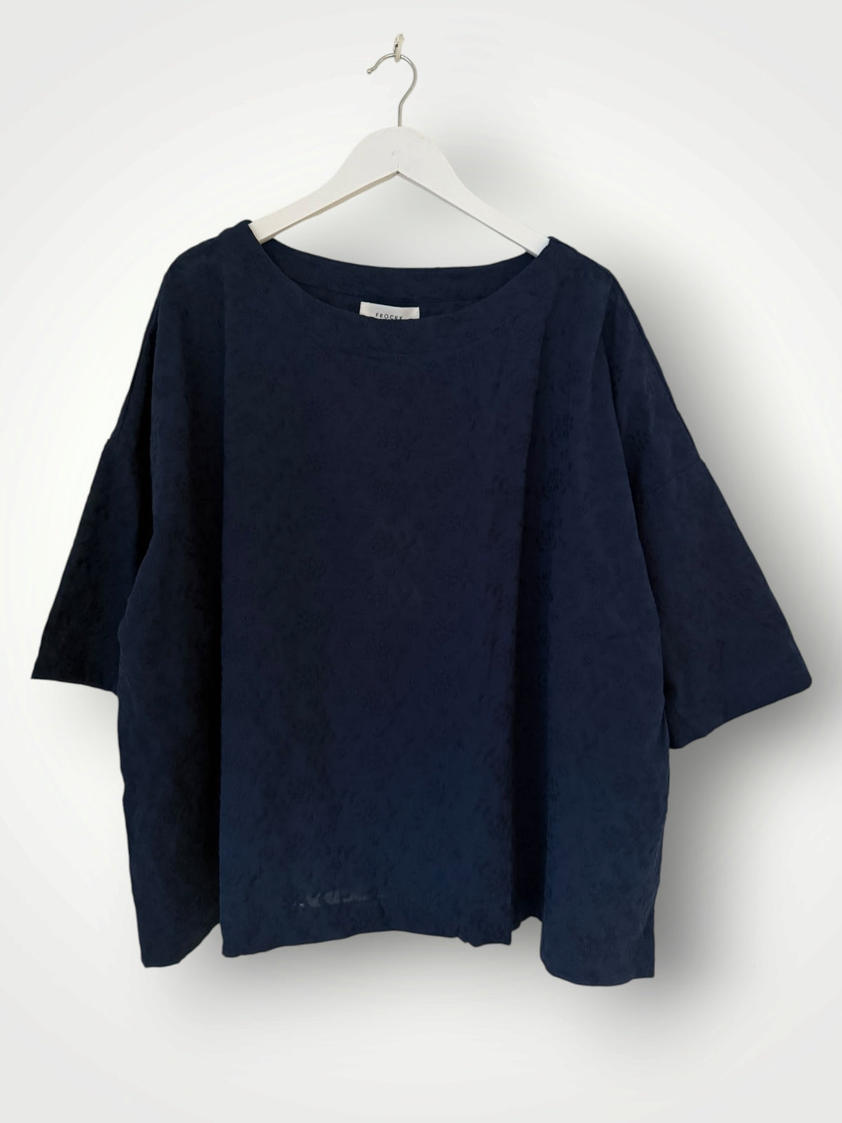 marita top - cotton embroidery navy Apparel