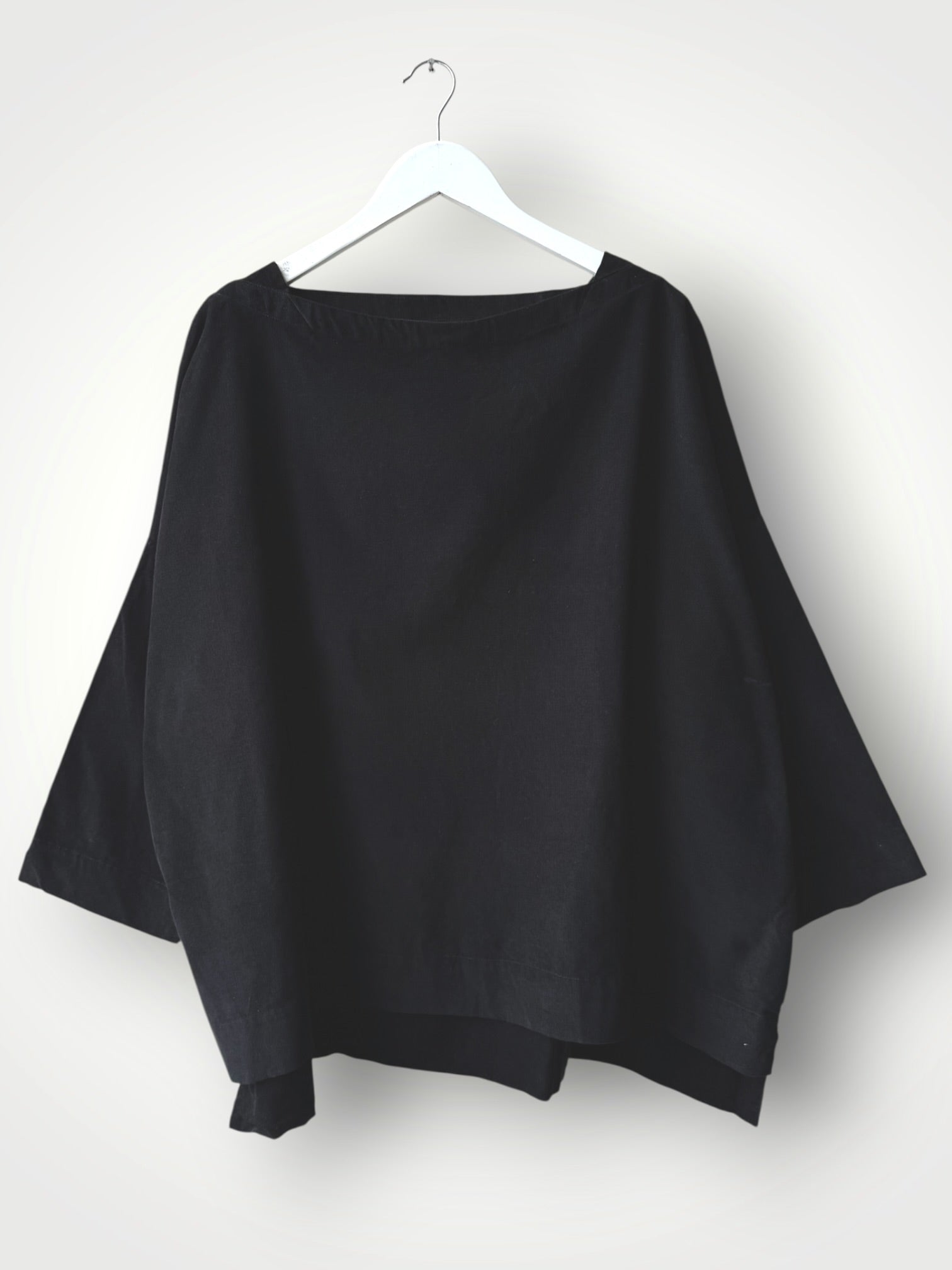 avril top -black cord Apparel