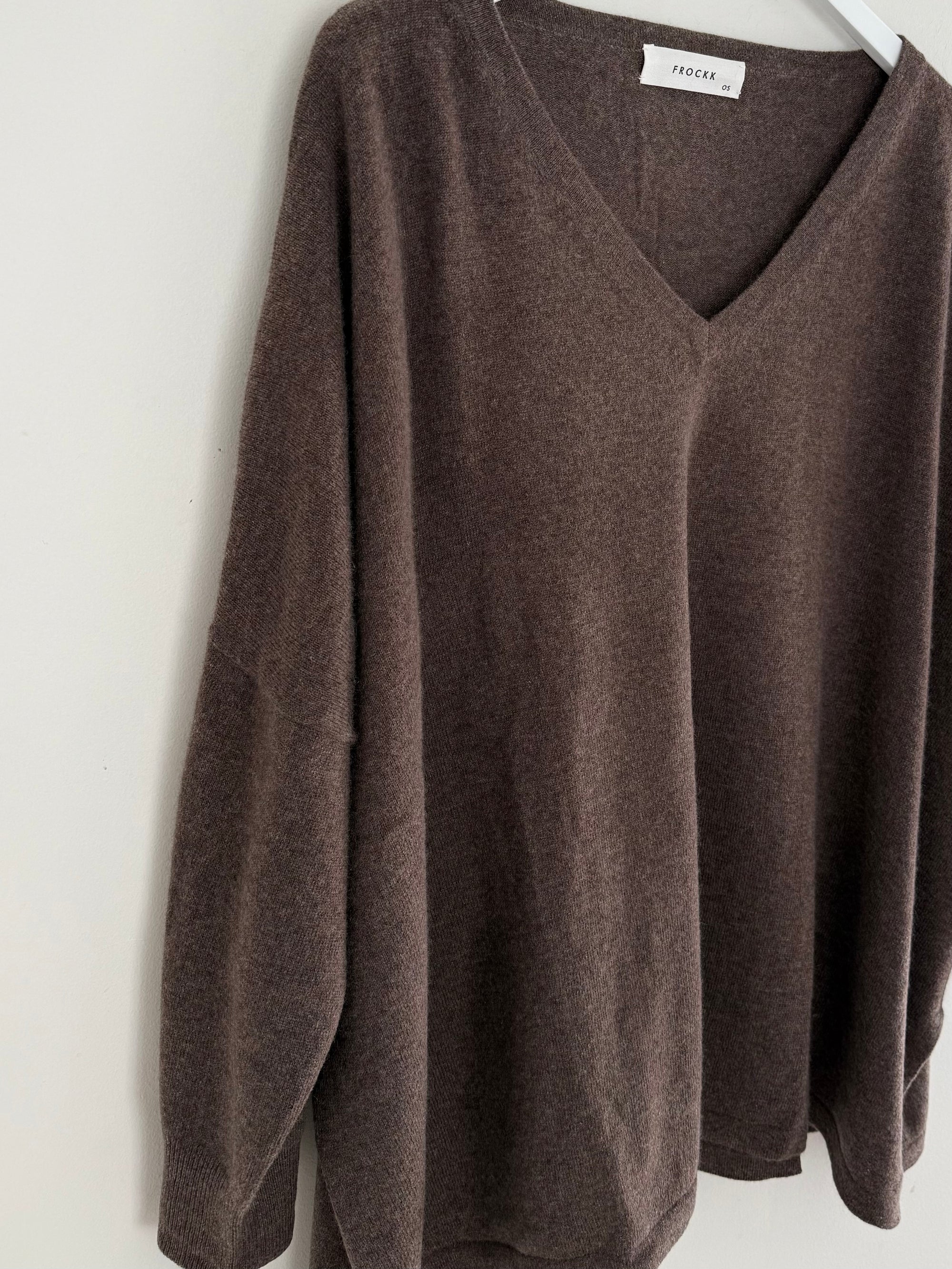 relaxed boyfriend knit- bark cashmere Apparel