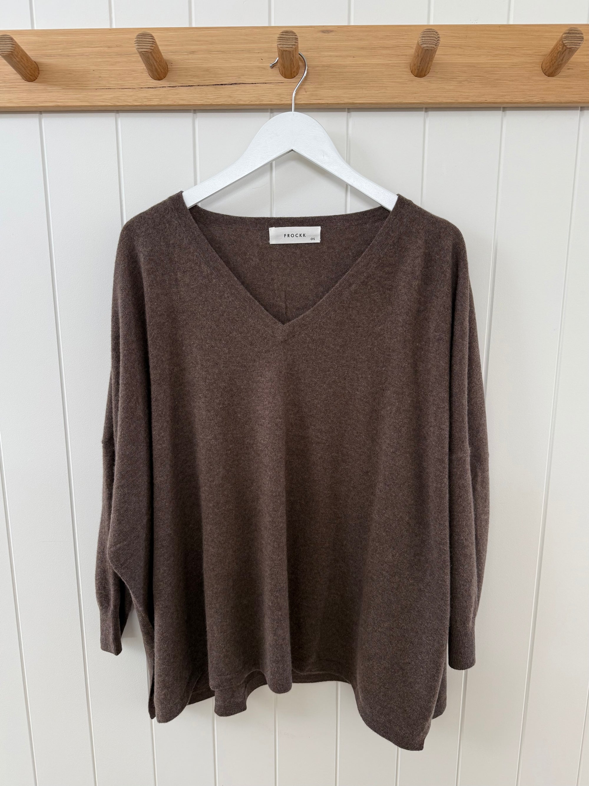 relaxed boyfriend knit- bark cashmere Apparel