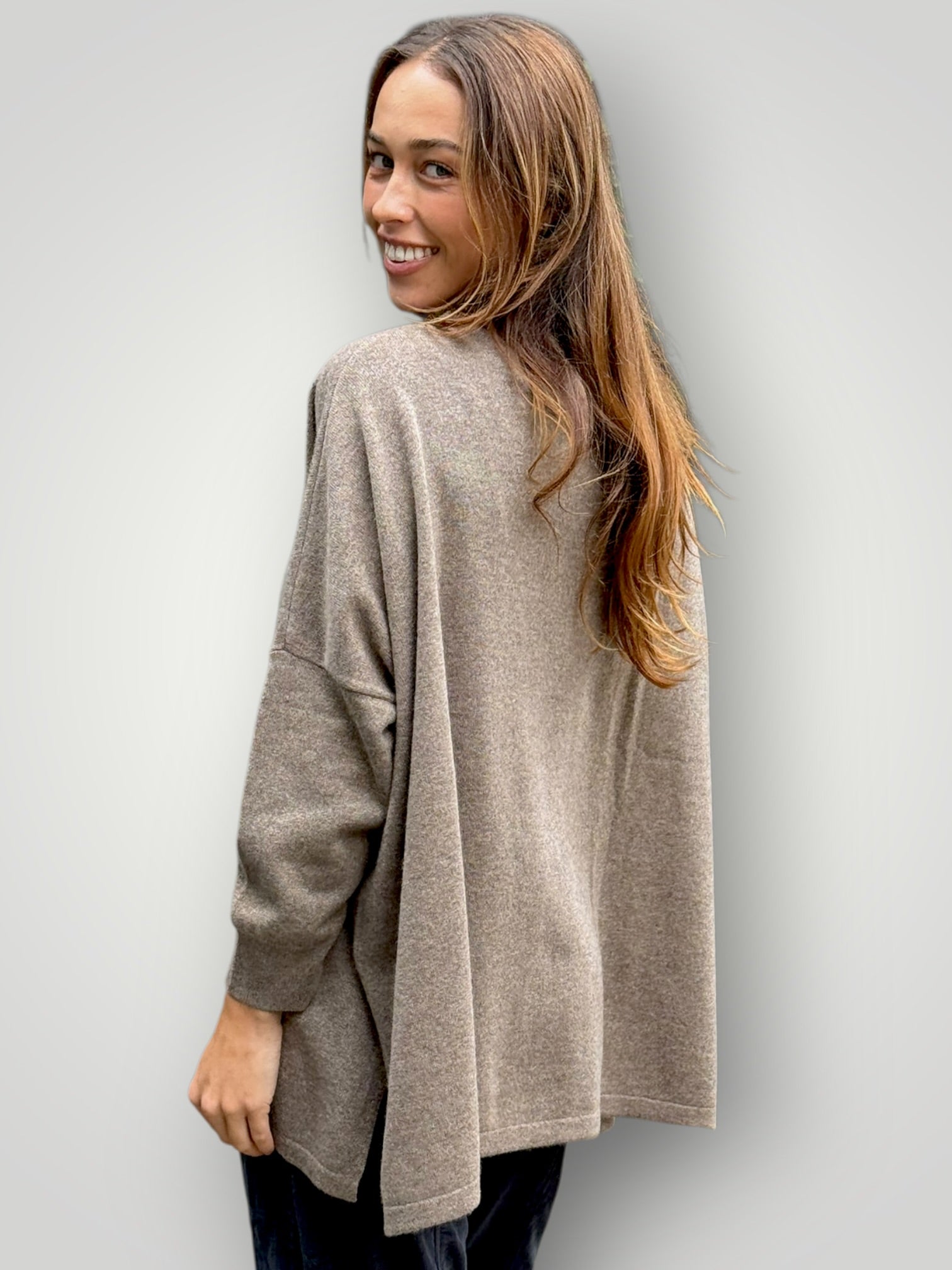 boyfriend v cashmere knit- light soil Apparel