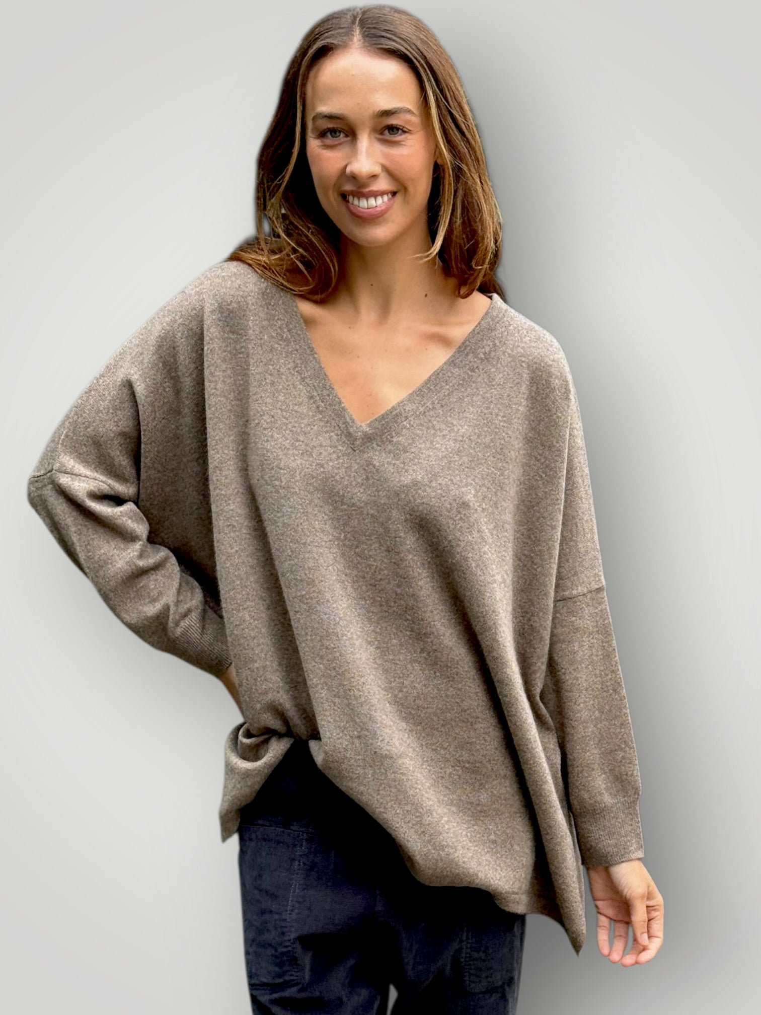 boyfriend v cashmere knit- light soil Apparel