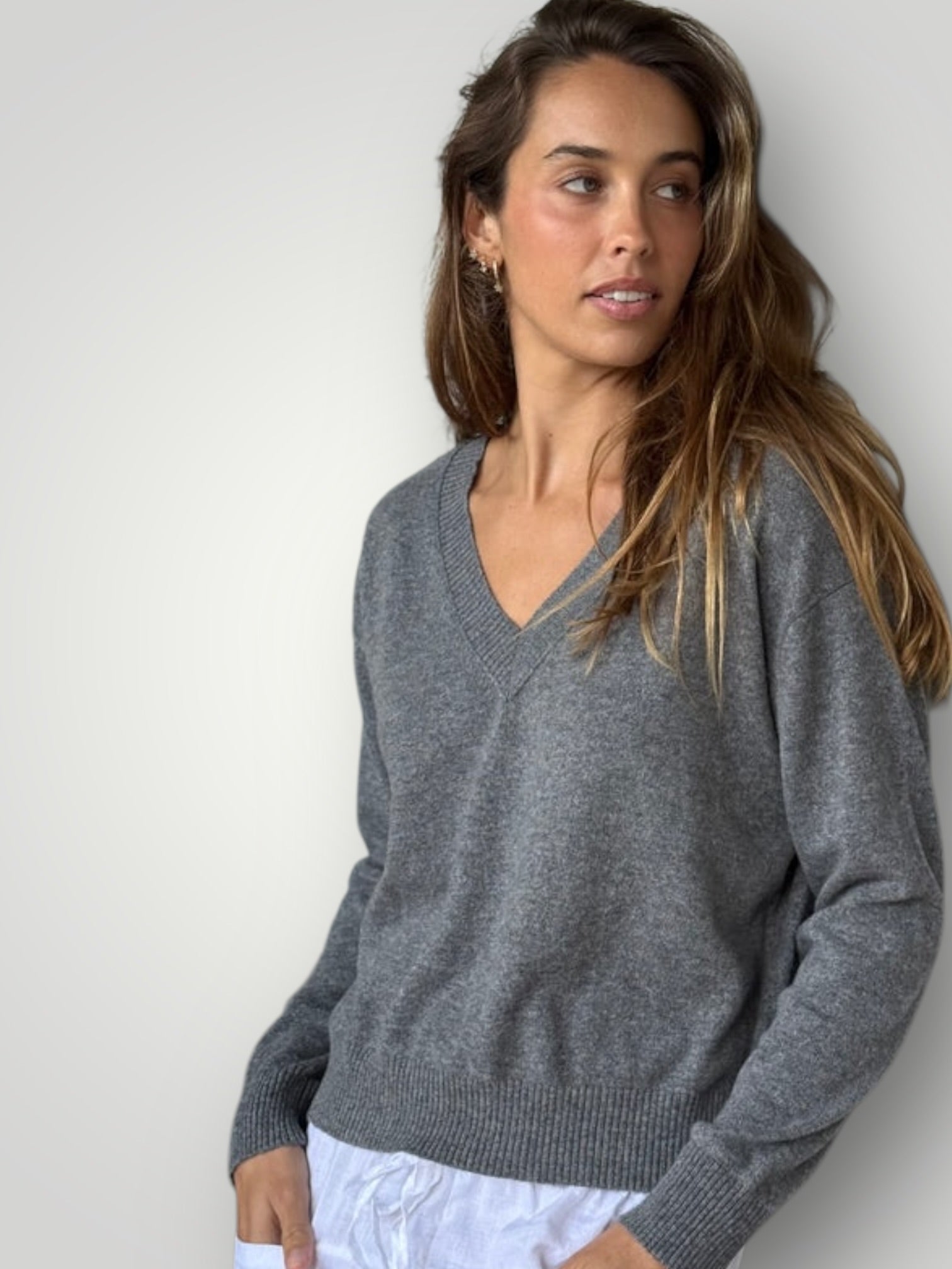 mavis v neck knit-slate cashmere Apparel