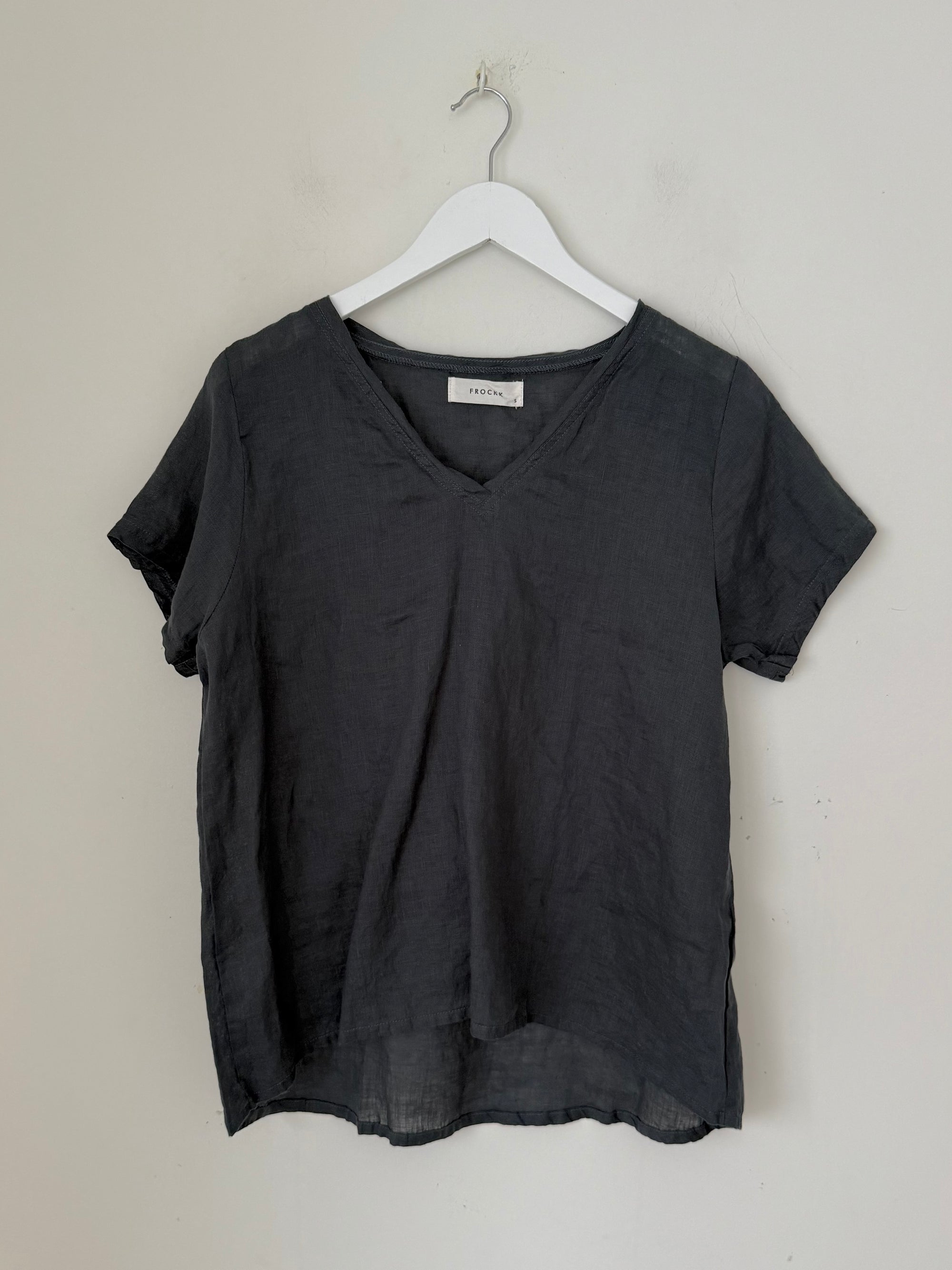 ellie v neck-charcoal linen Apparel