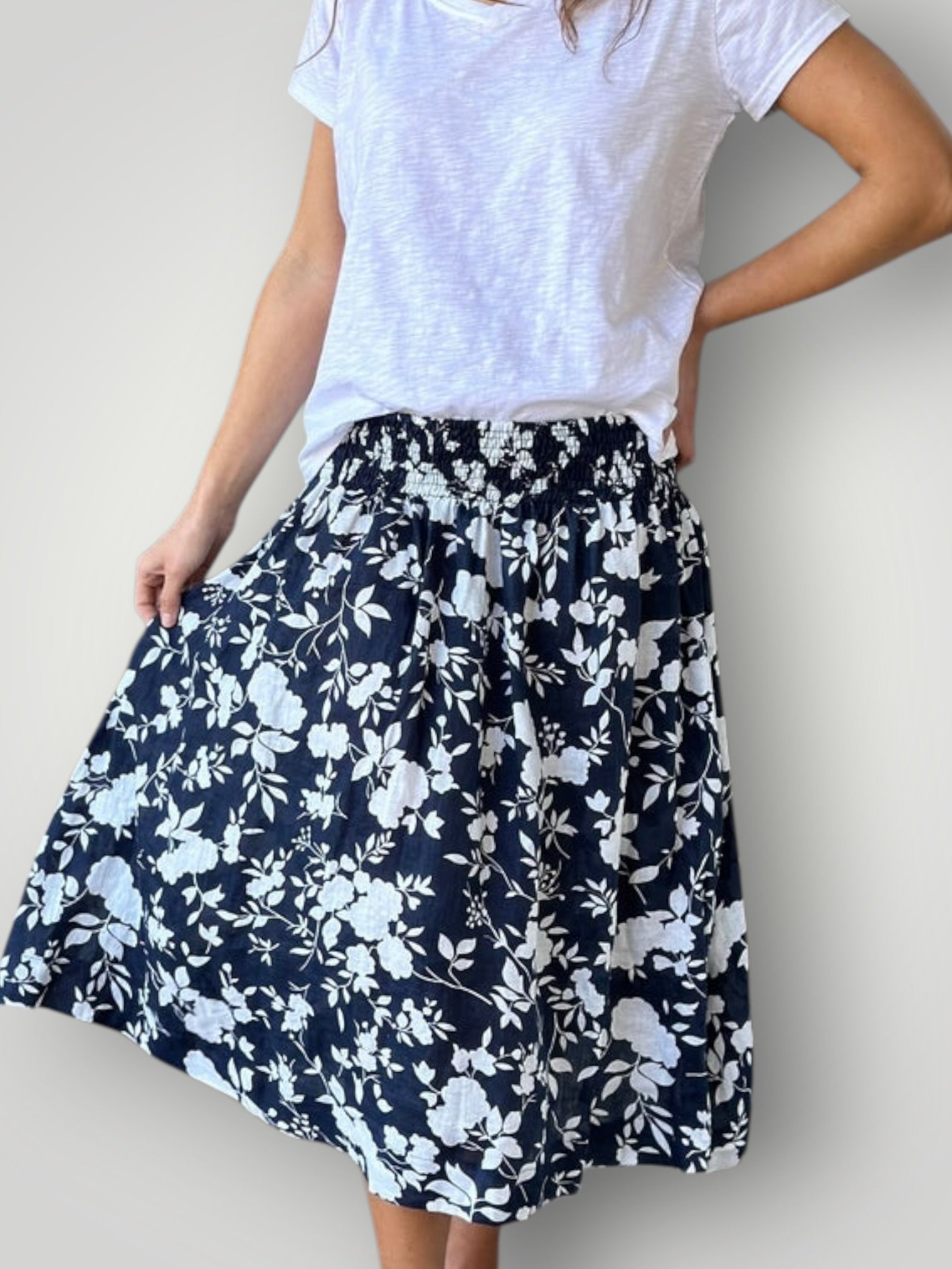 lola skirt - big navy flower linen Apparel