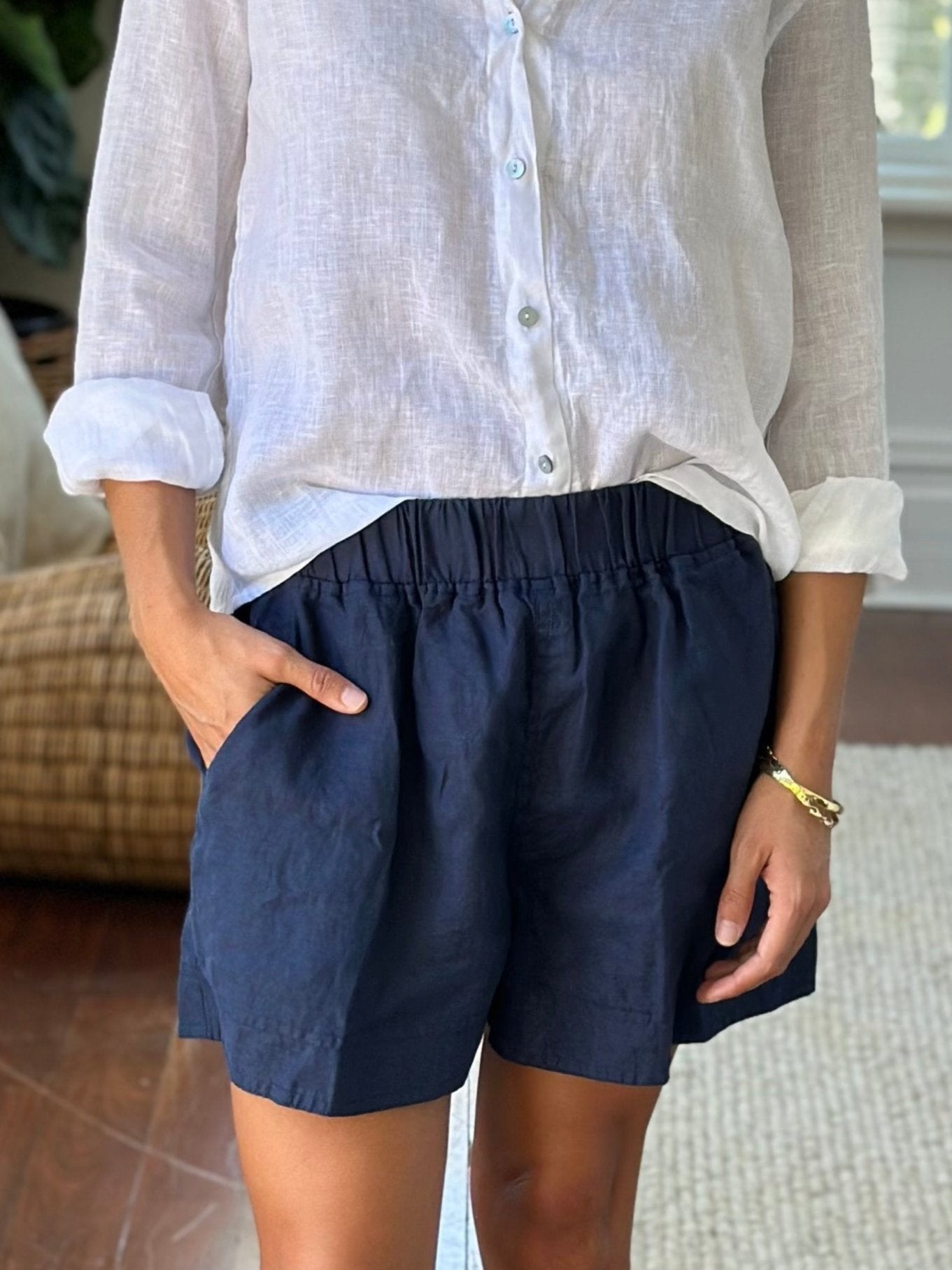 abbey short - navy linen Apparel  
