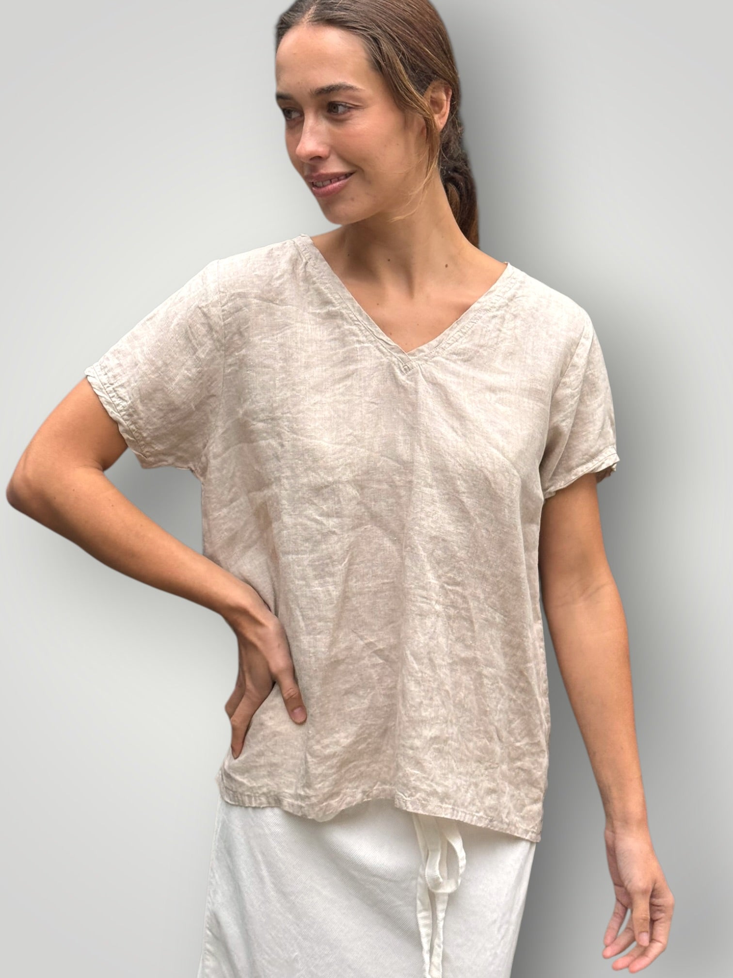 ellie v neck -natural linen Apparel