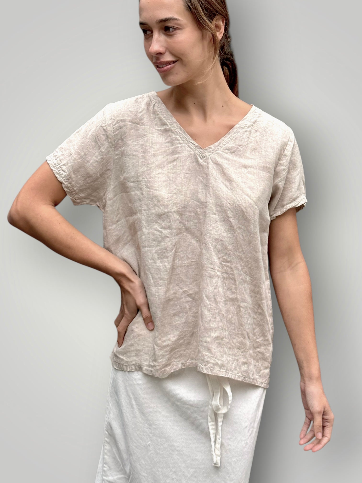 ellie v neck -natural linen Apparel
