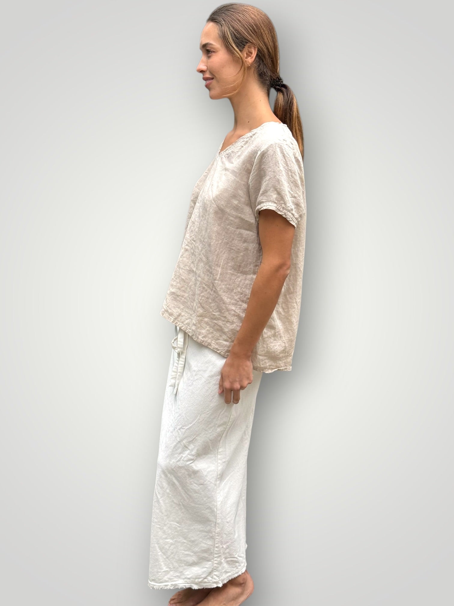 ellie v neck -natural linen Apparel