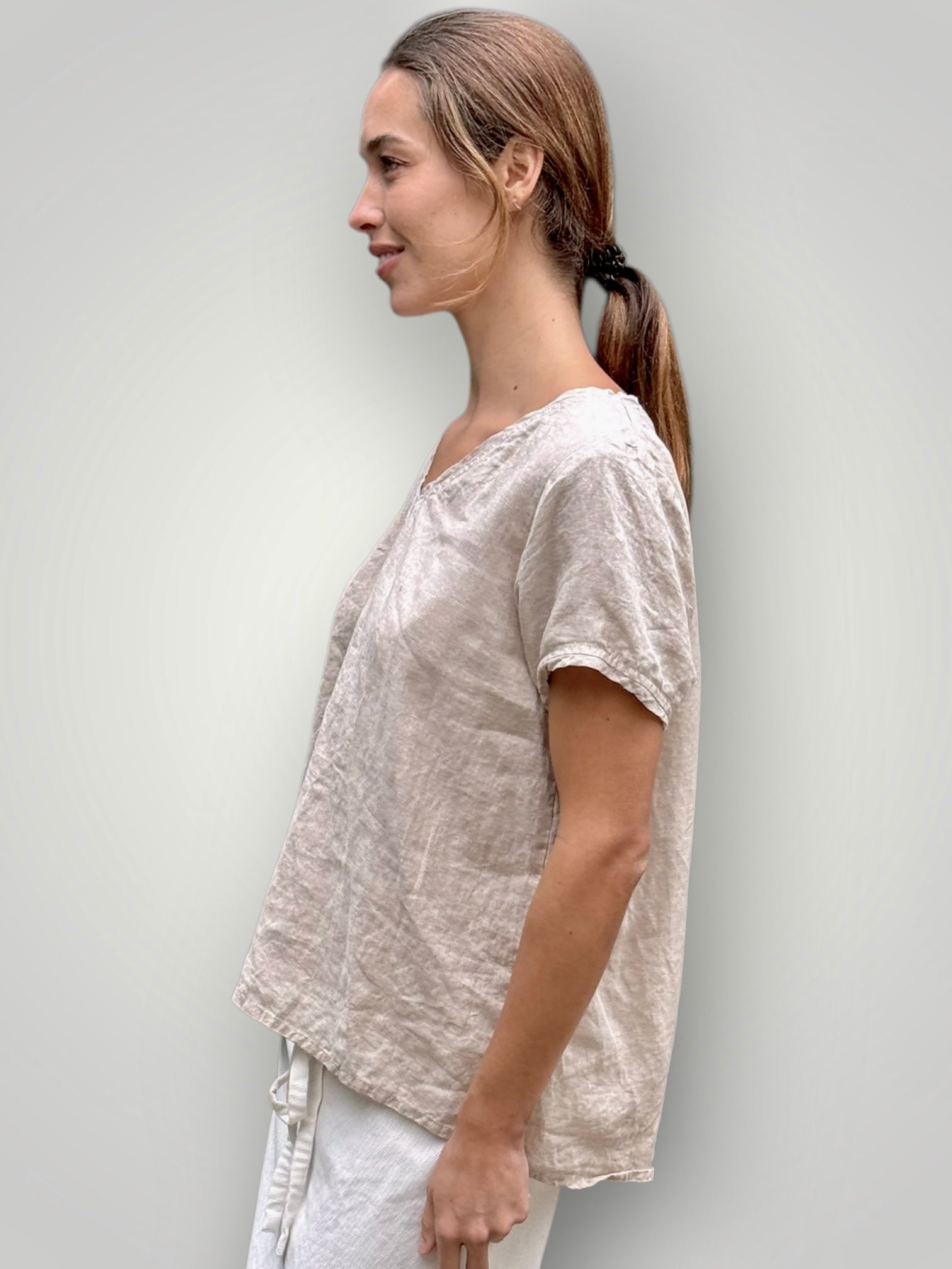 ellie v neck -natural linen Apparel