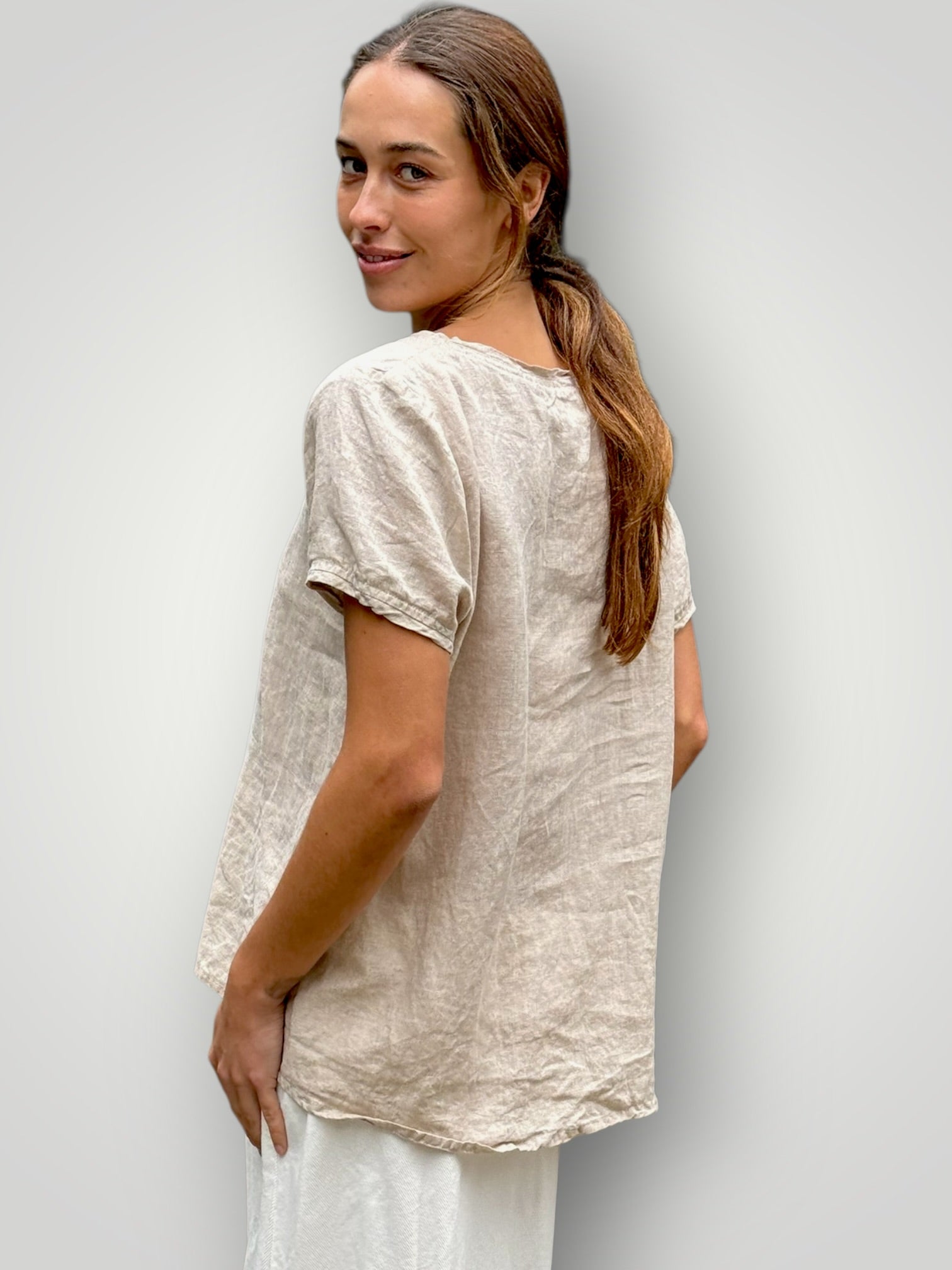 ellie v neck -natural linen Apparel