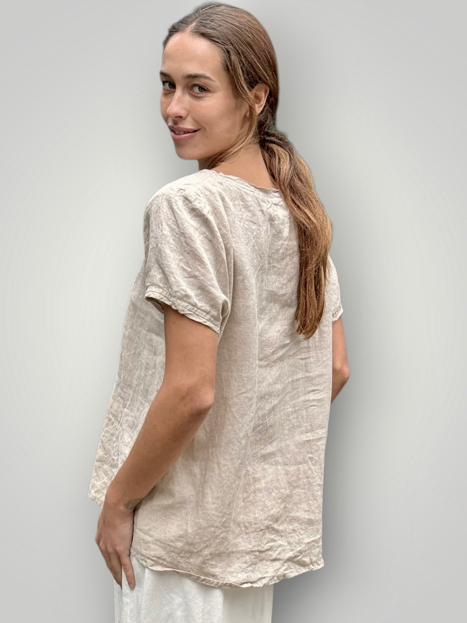 ellie v neck -natural linen Apparel