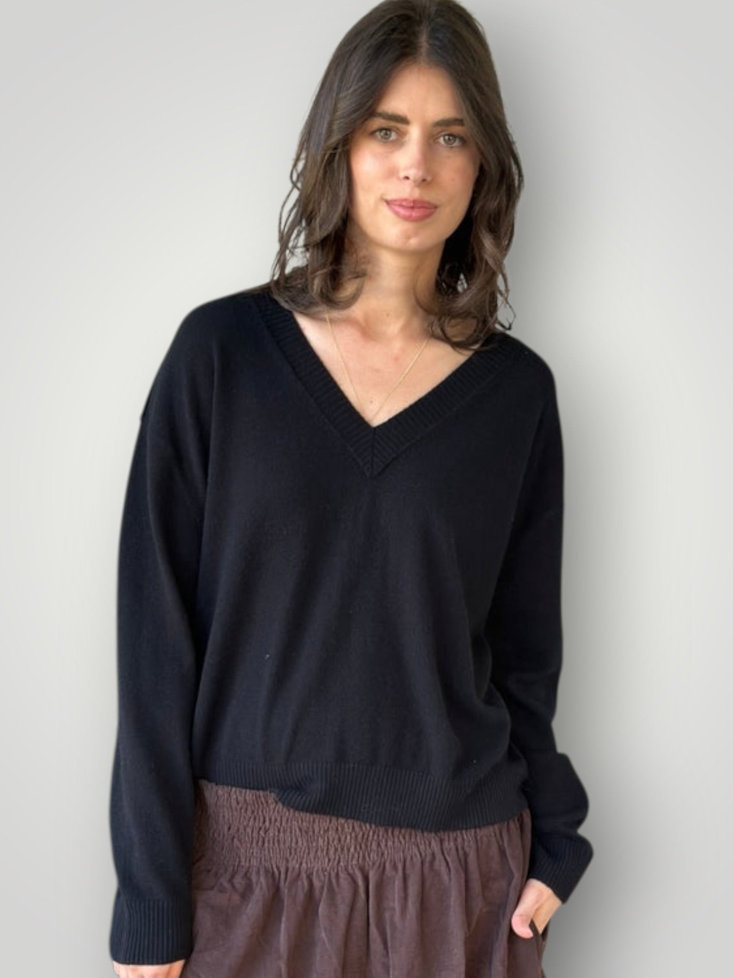 mavis v neck knit- -black cashmere Apparel
