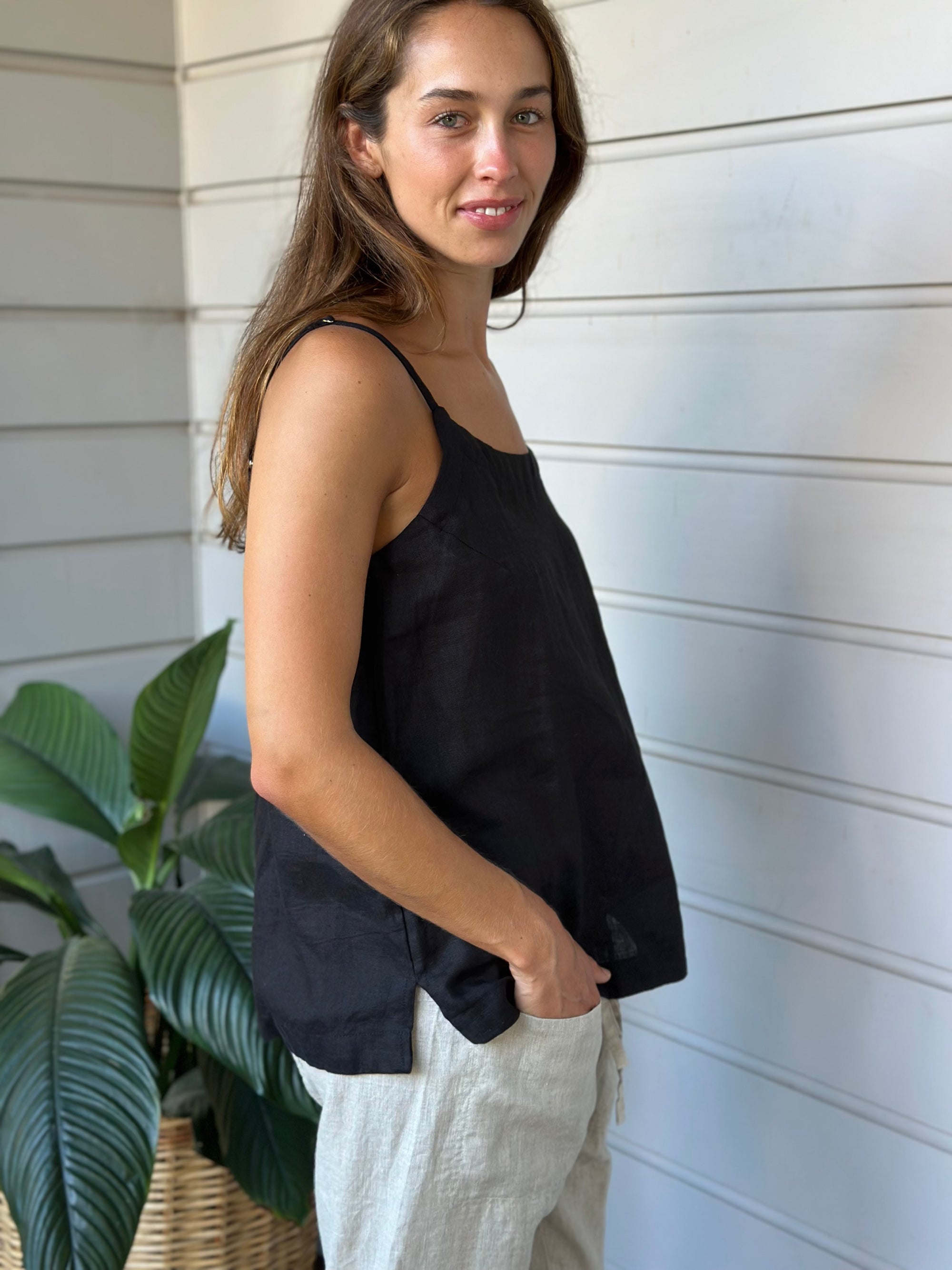 amy linen cami - black Apparel