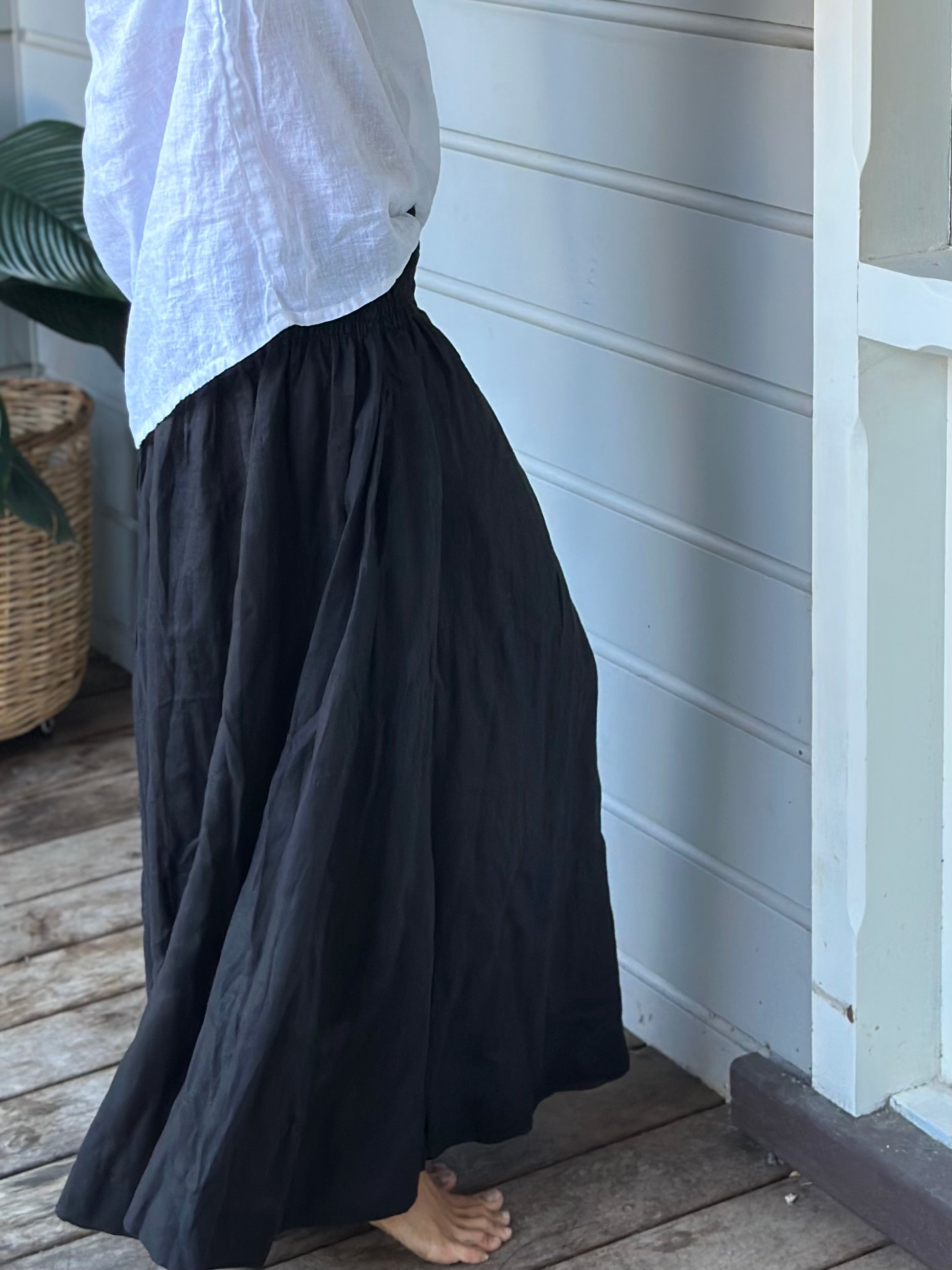 lulu skirt - black linen Apparel