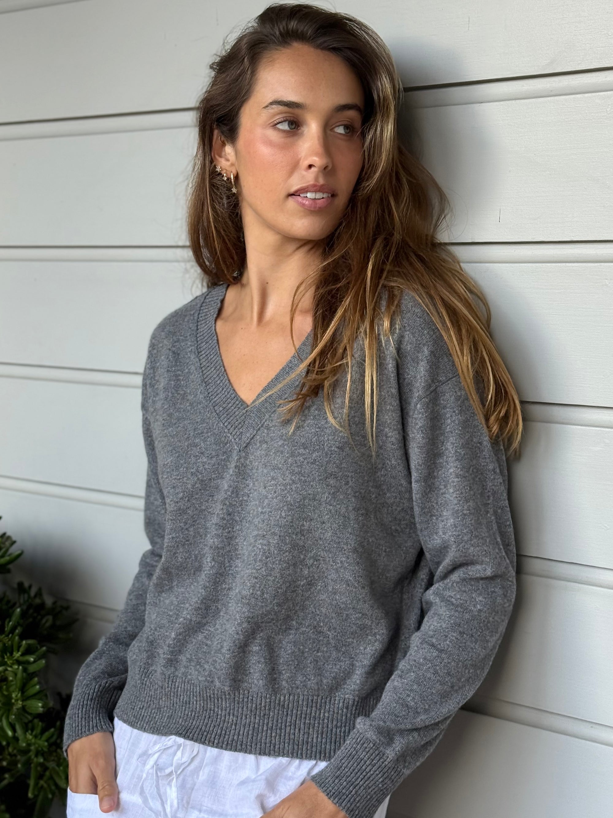 mavis v neck knit-slate cashmere Apparel