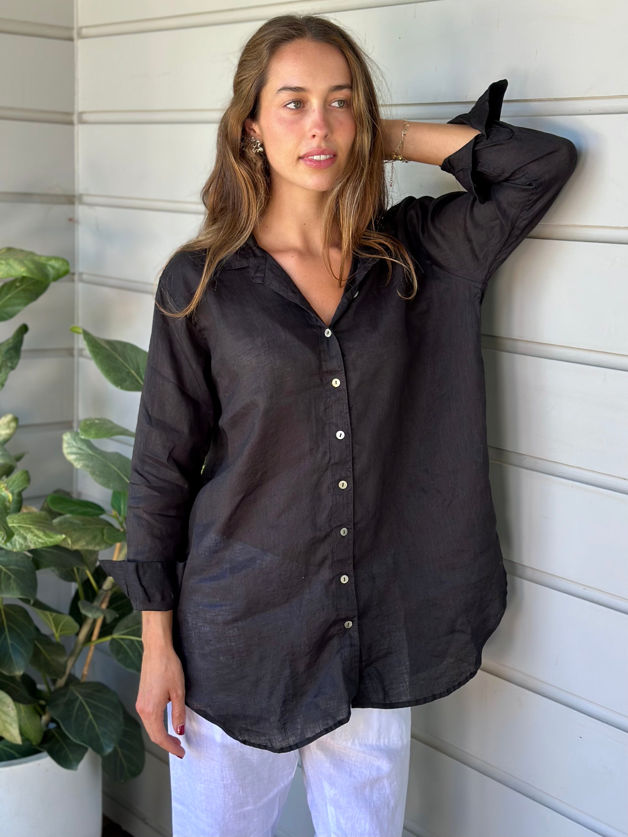 skyla shirt - black linen Apparel