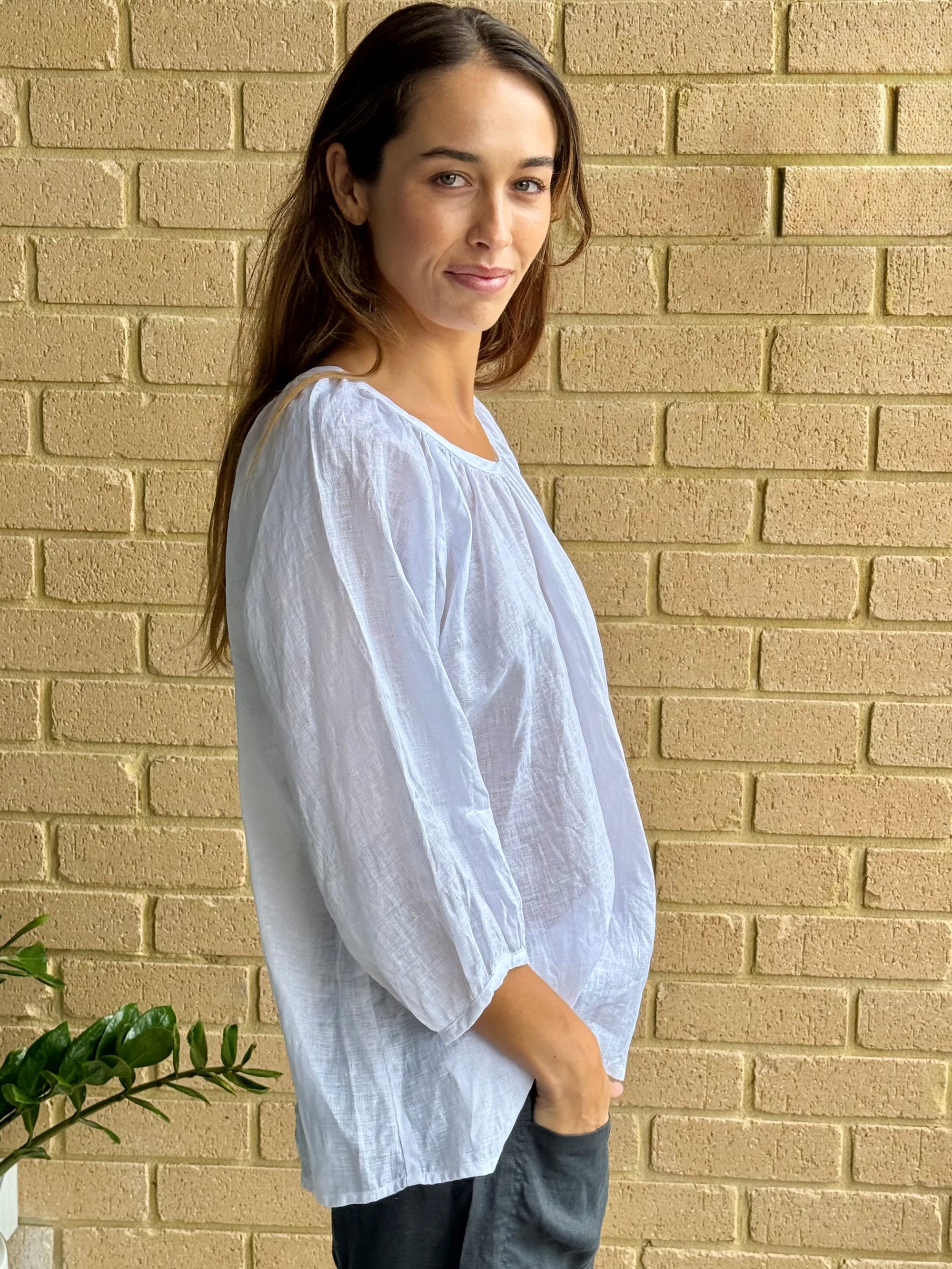 louisa top-white linen Apparel