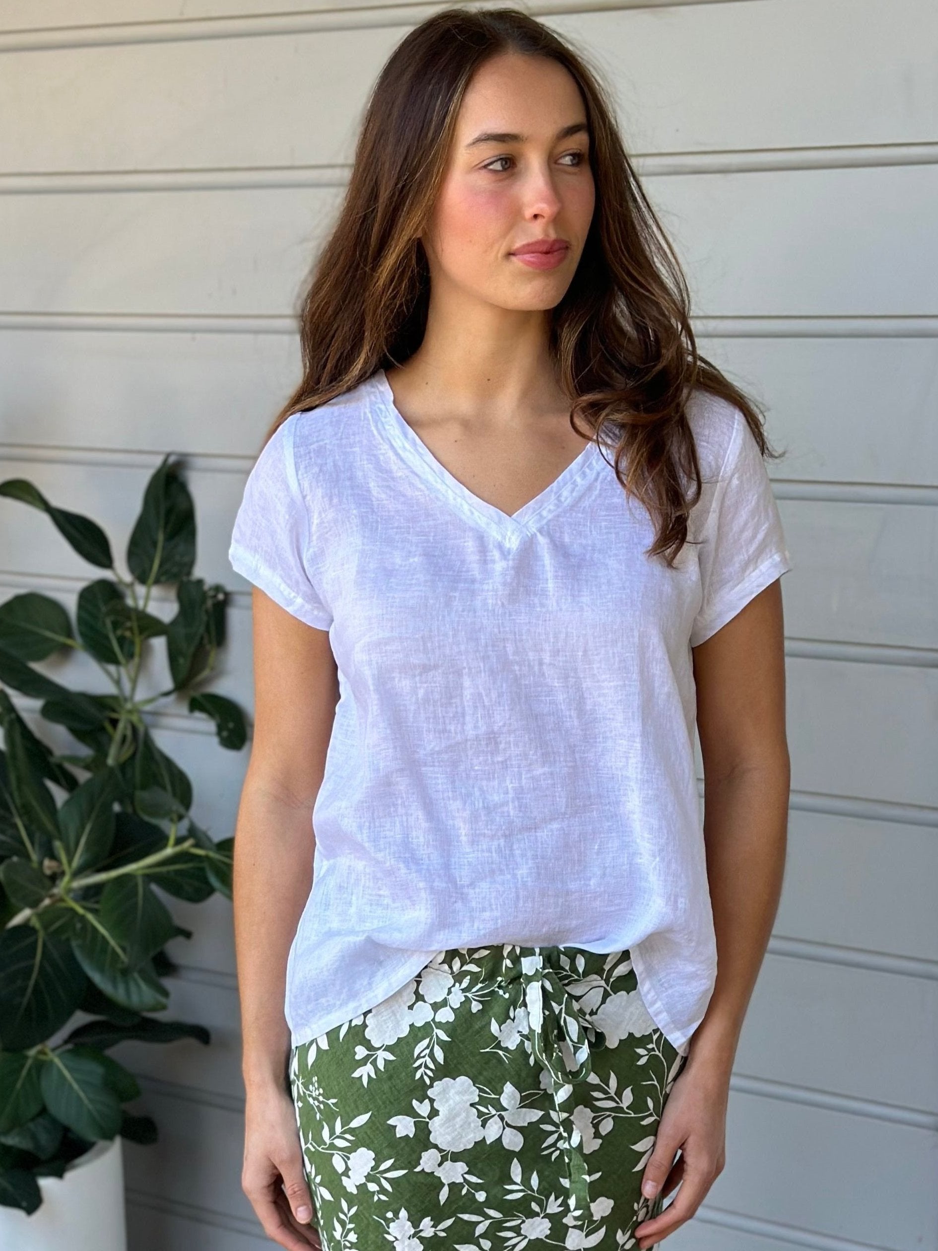 ellie top v neck-white linen Apparel