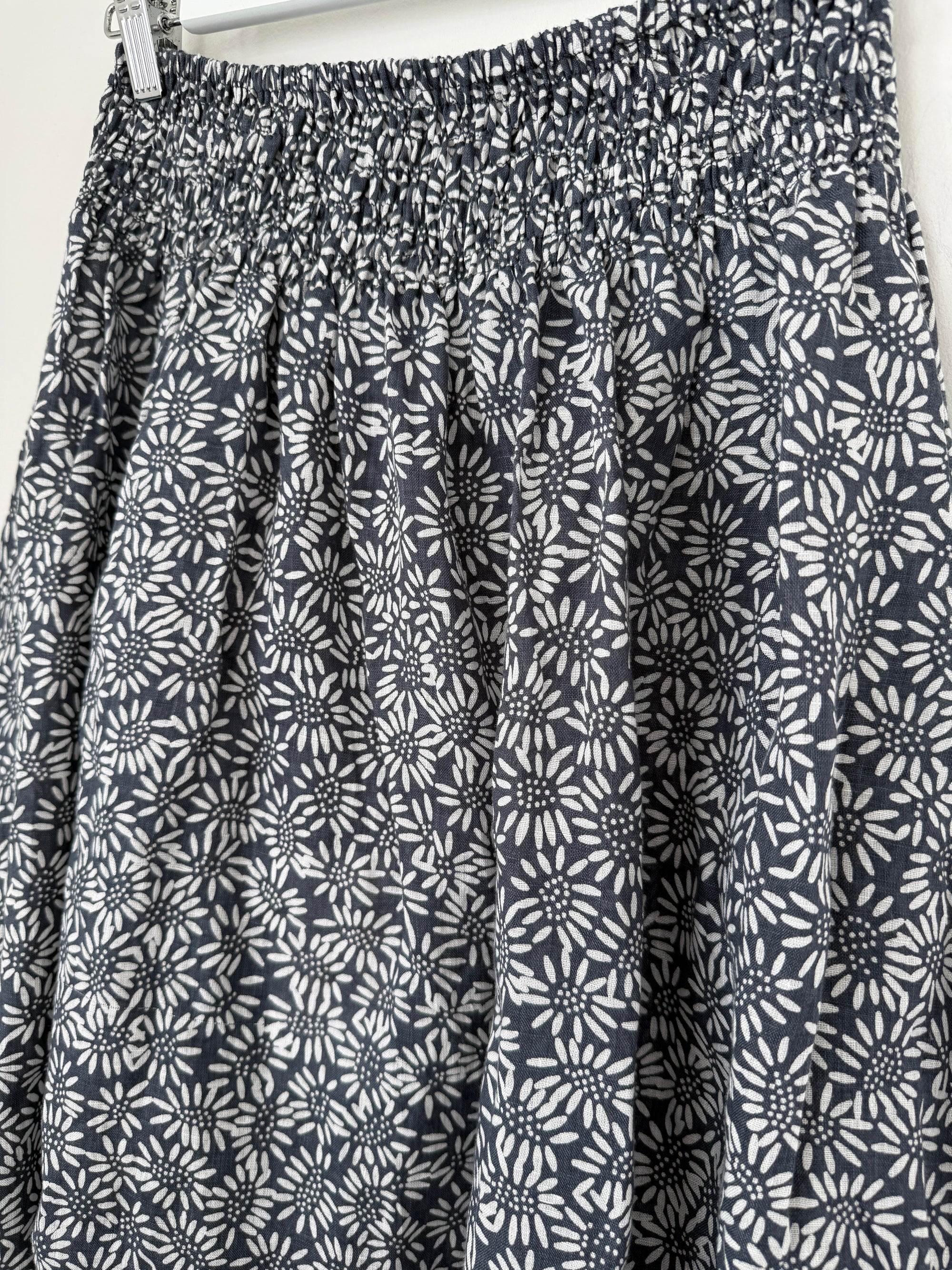 lola skirt - grey daisy linen Apparel