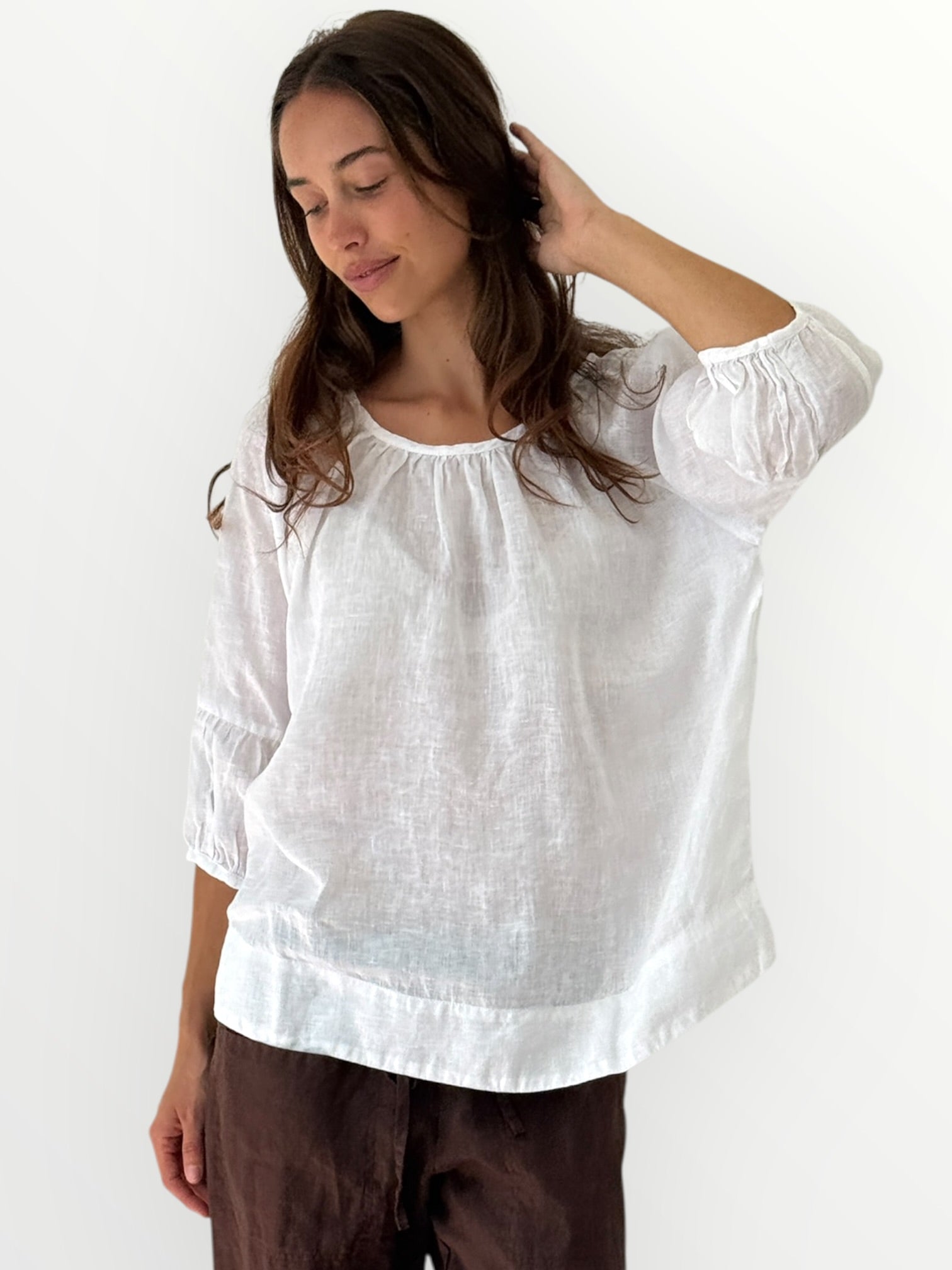 julia top-white linen Apparel