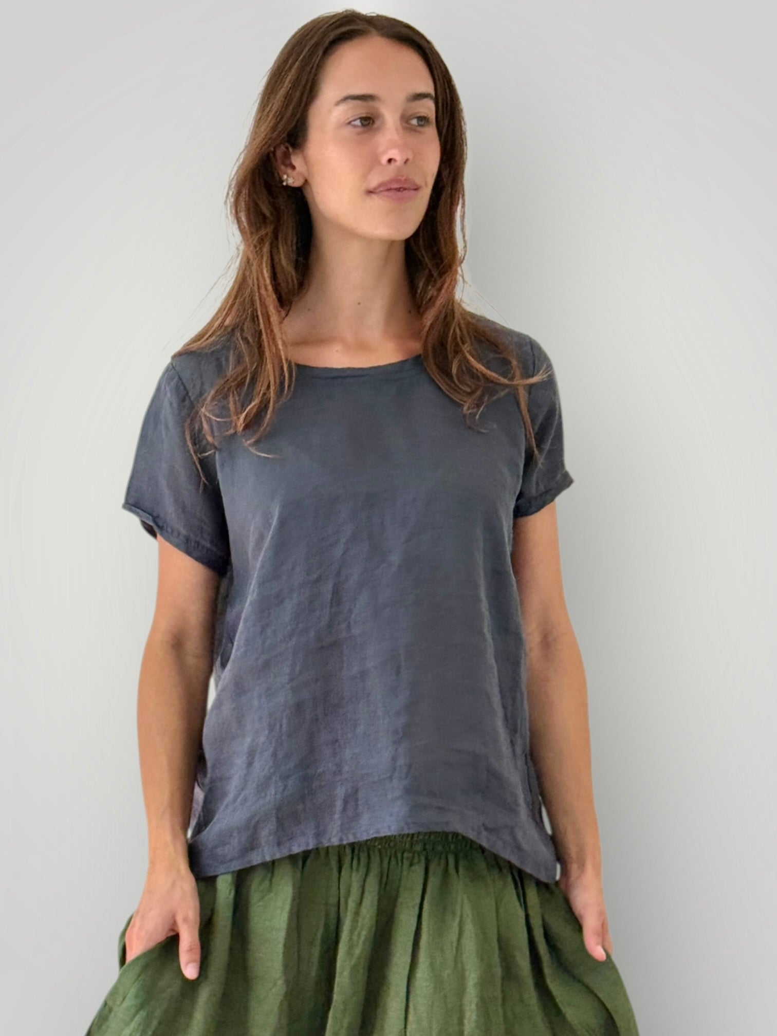 ellie round neck-slate linen Apparel