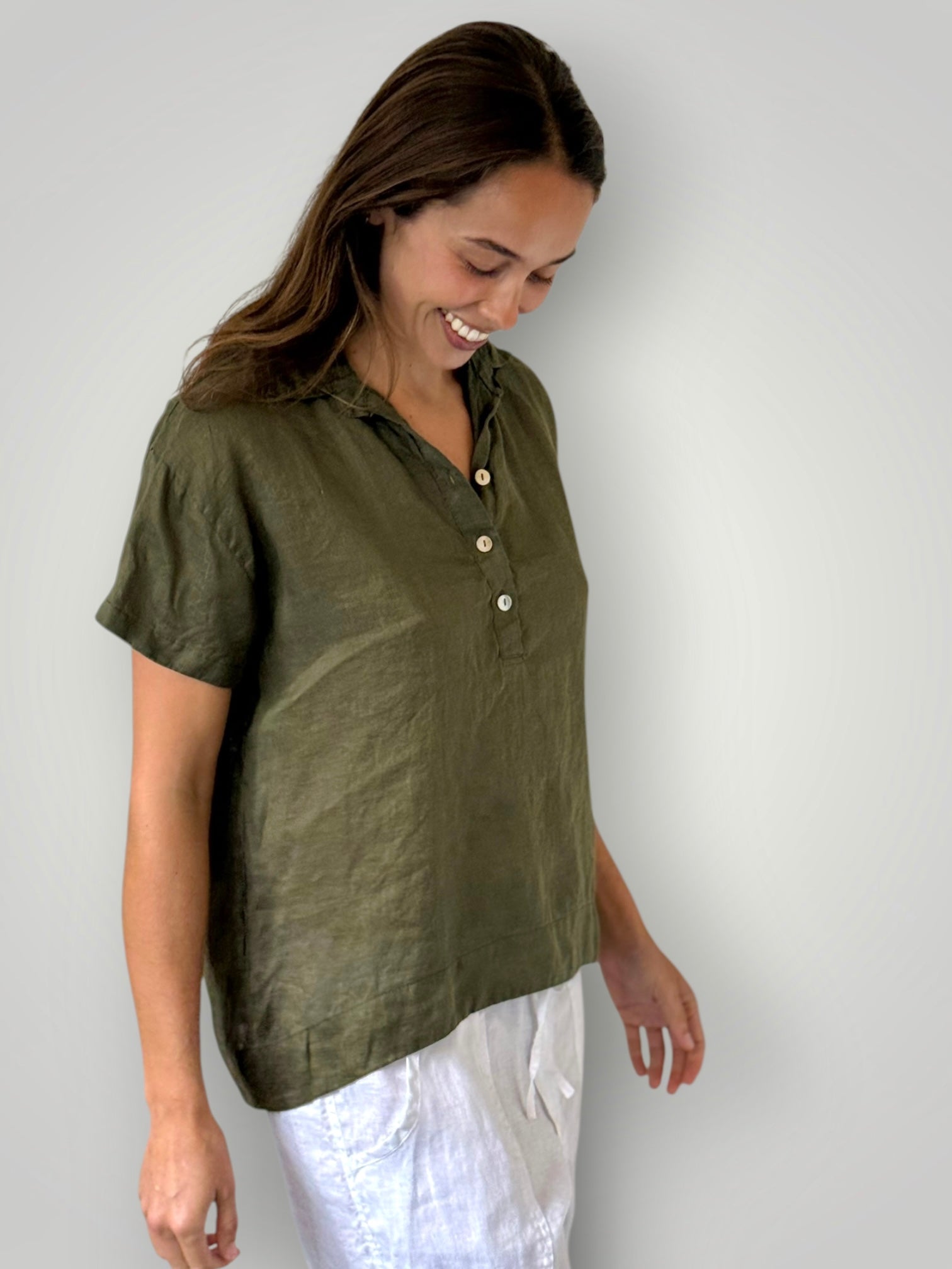 celia top -army linen Apparel