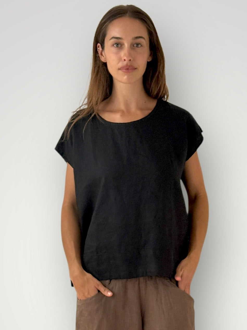 emma top - black linen Apparel