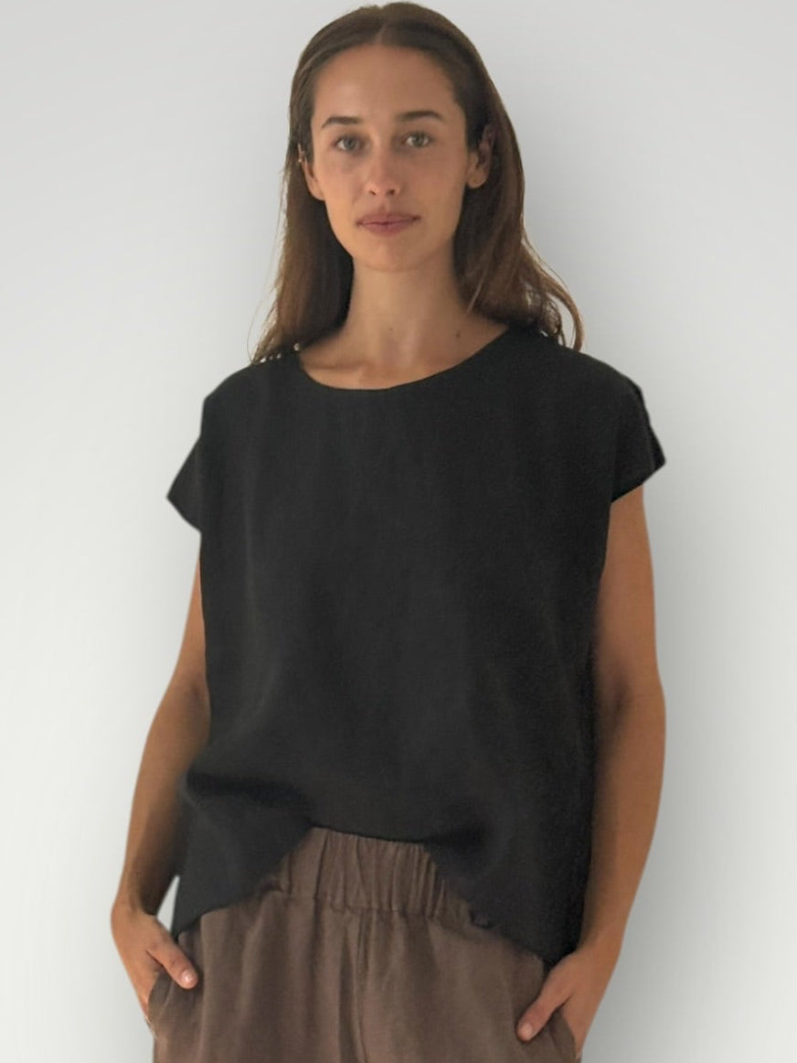 emma top - black linen Apparel