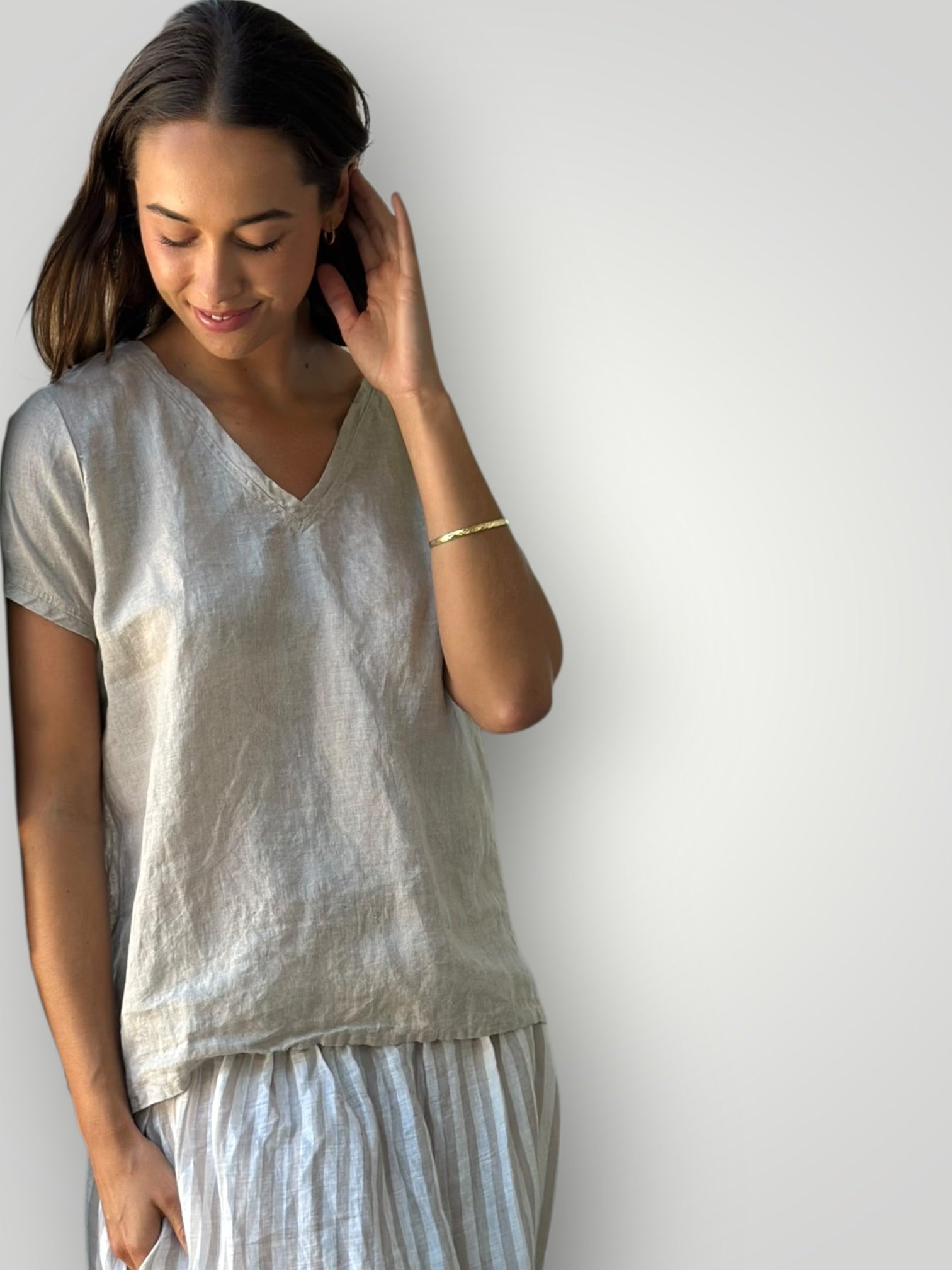 ellie v neck -natural linen Apparel