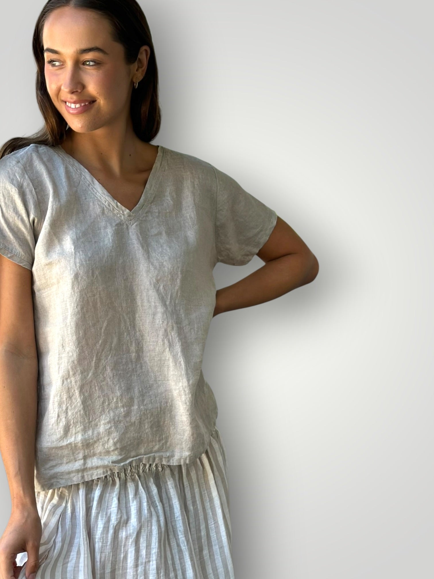 ellie v neck -natural linen Apparel