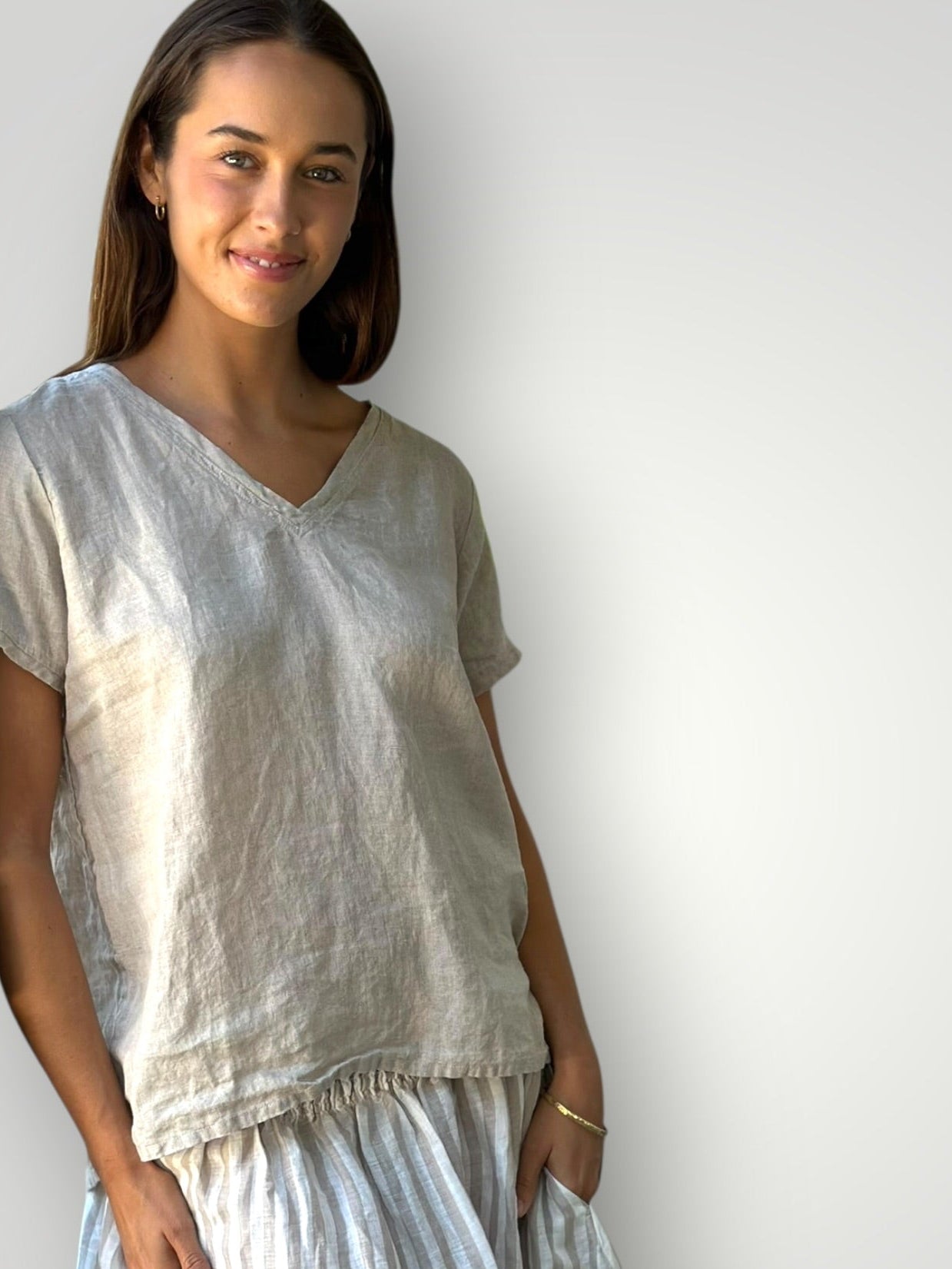 ellie v neck -natural linen Apparel