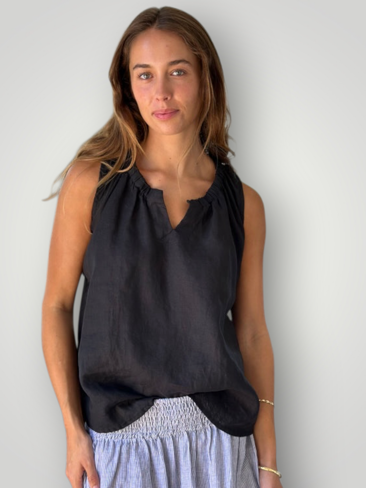 lucy top-black linen Apparel