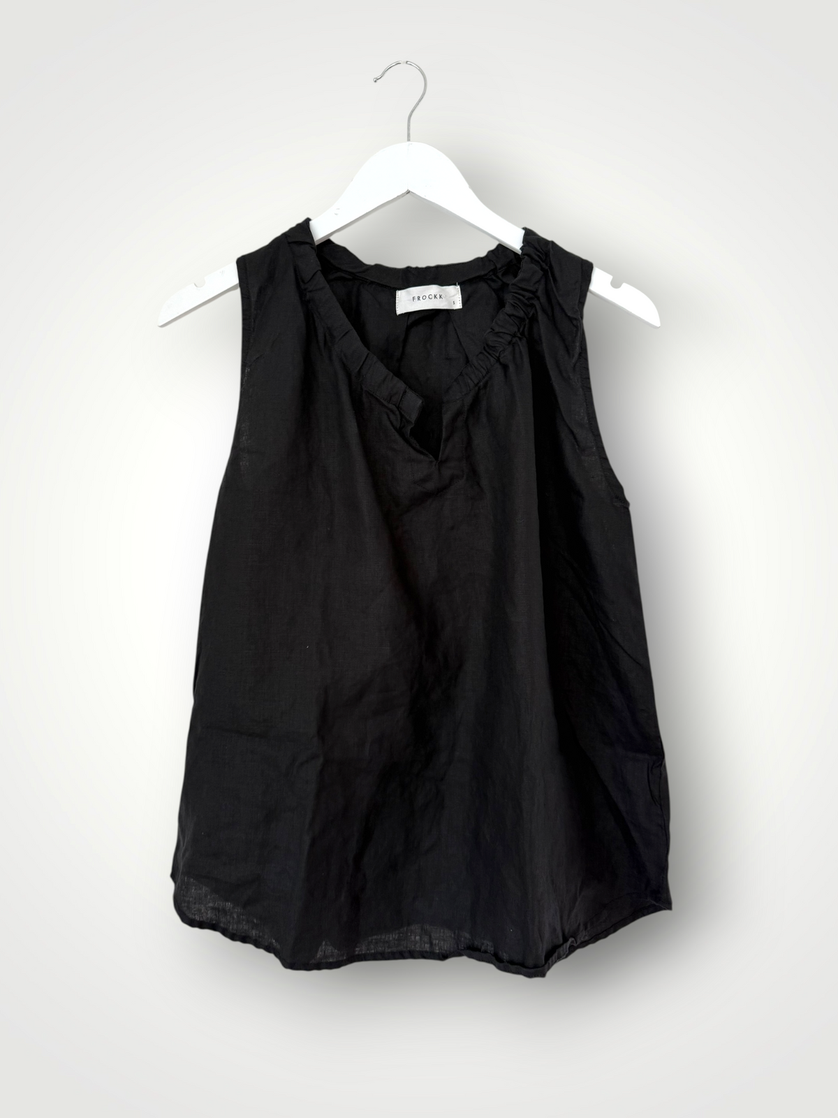 lucy top-black linen Apparel