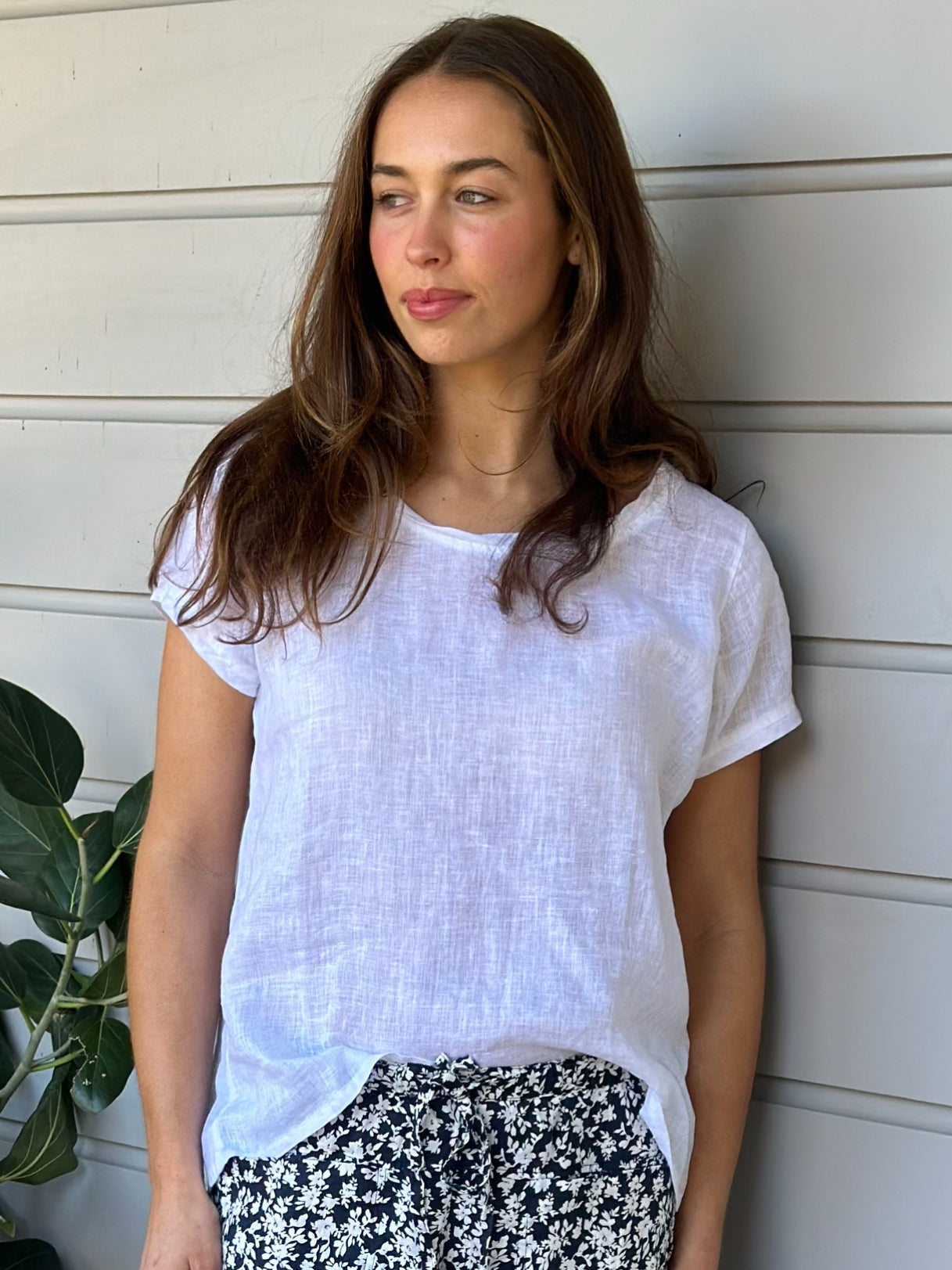 ellie round neck-white linen Apparel  