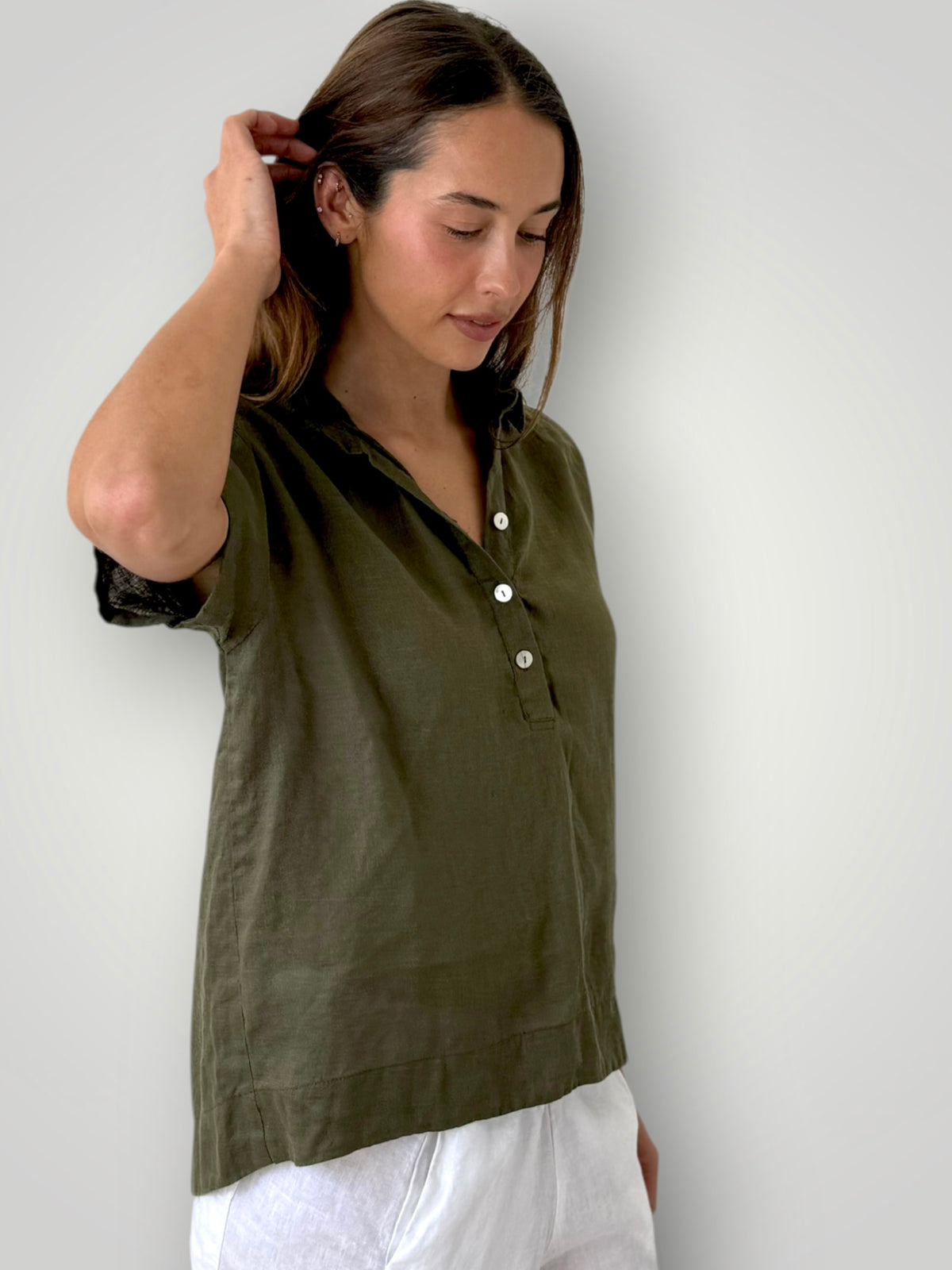 celia top -army linen Apparel