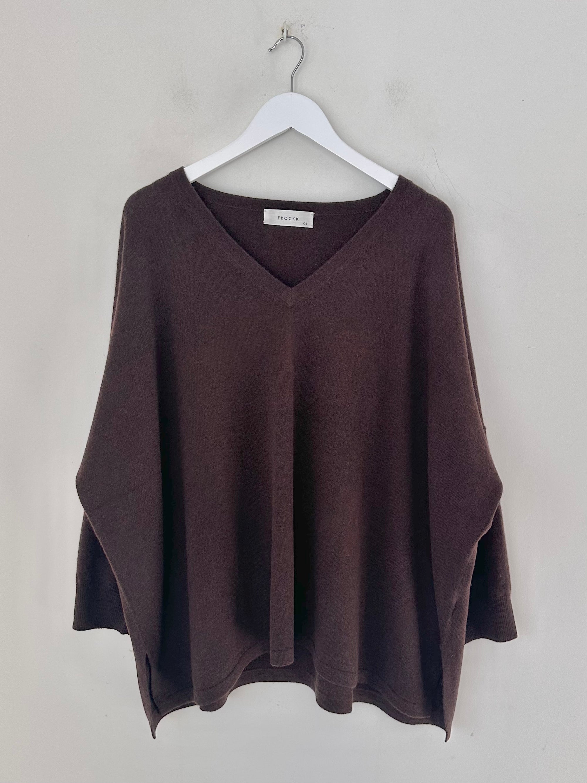 relaxed boyfriend knit -chocolate cashmere Apparel