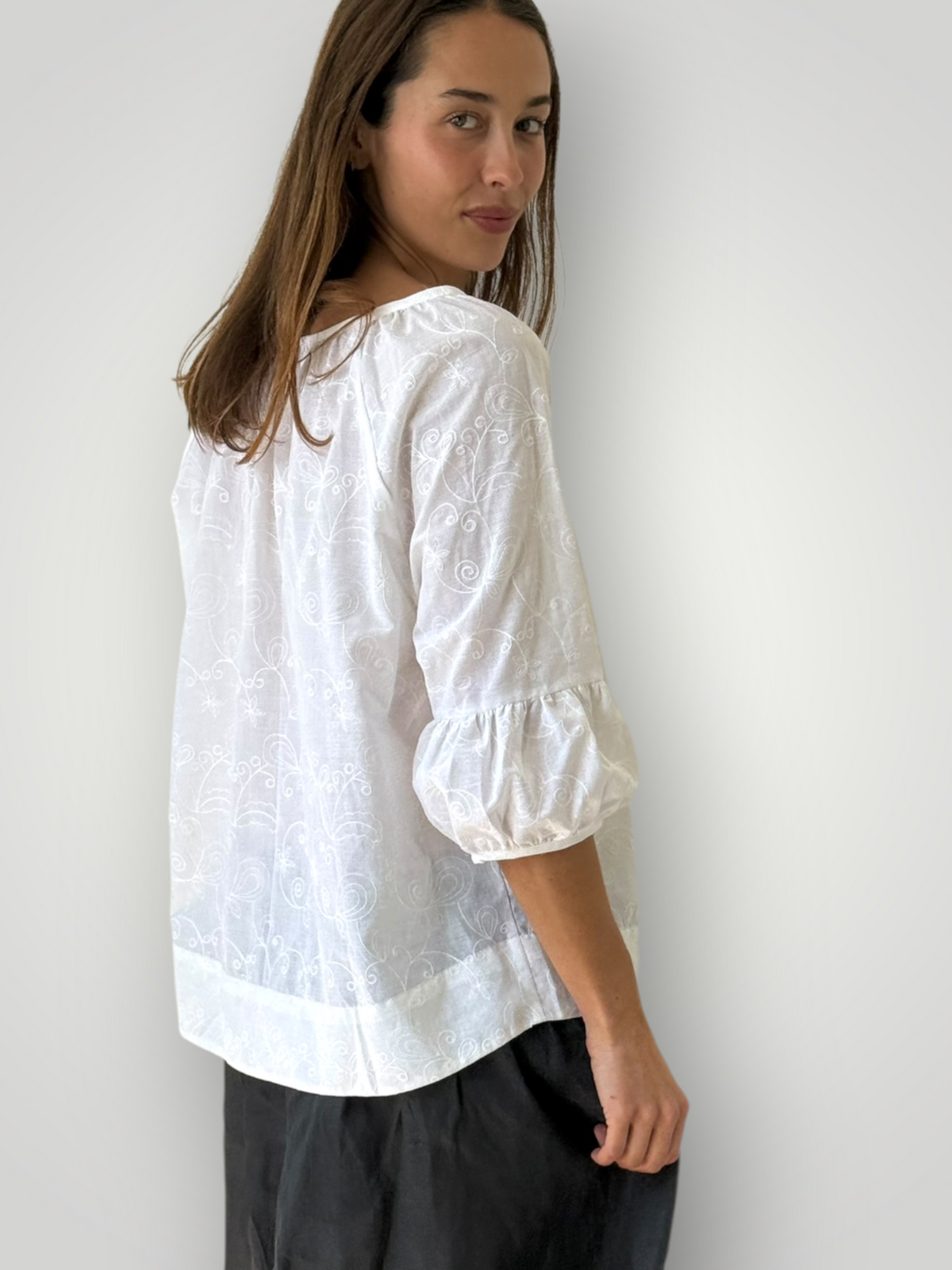 julia top-white cotton embroidery Apparel