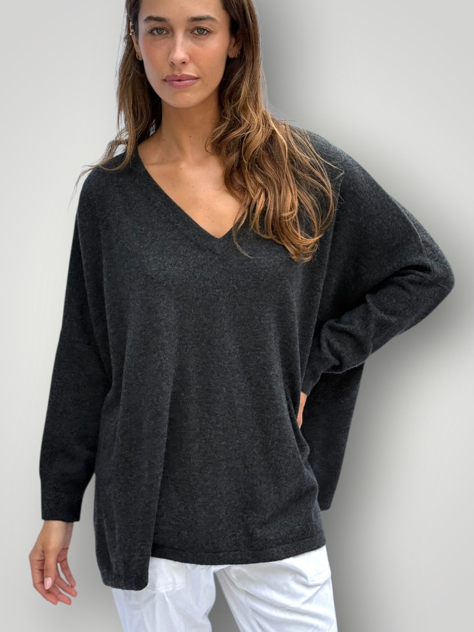 boyfriend v cashmere knit -charcoal Apparel