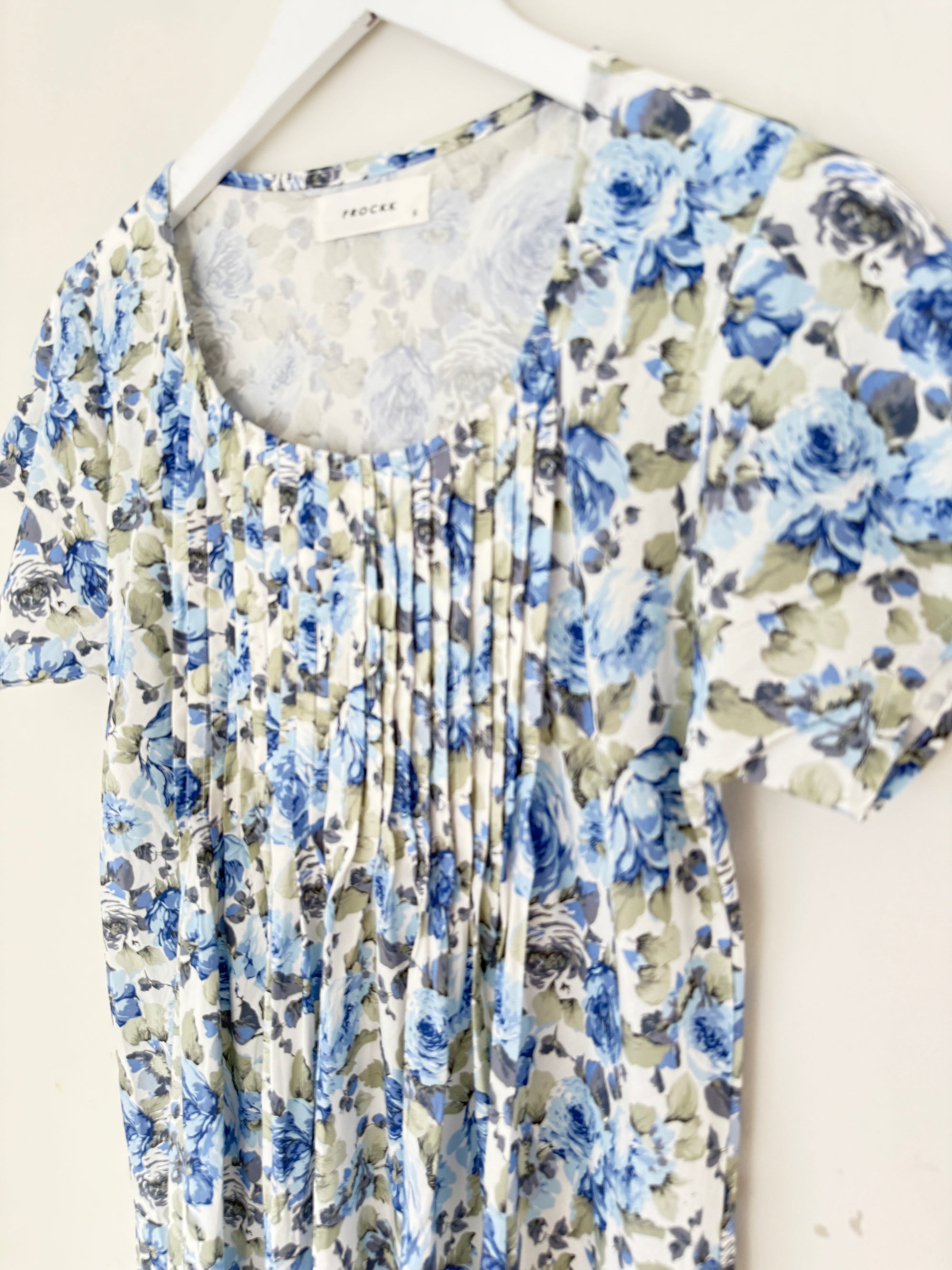 amelia dress - blue floral roses
