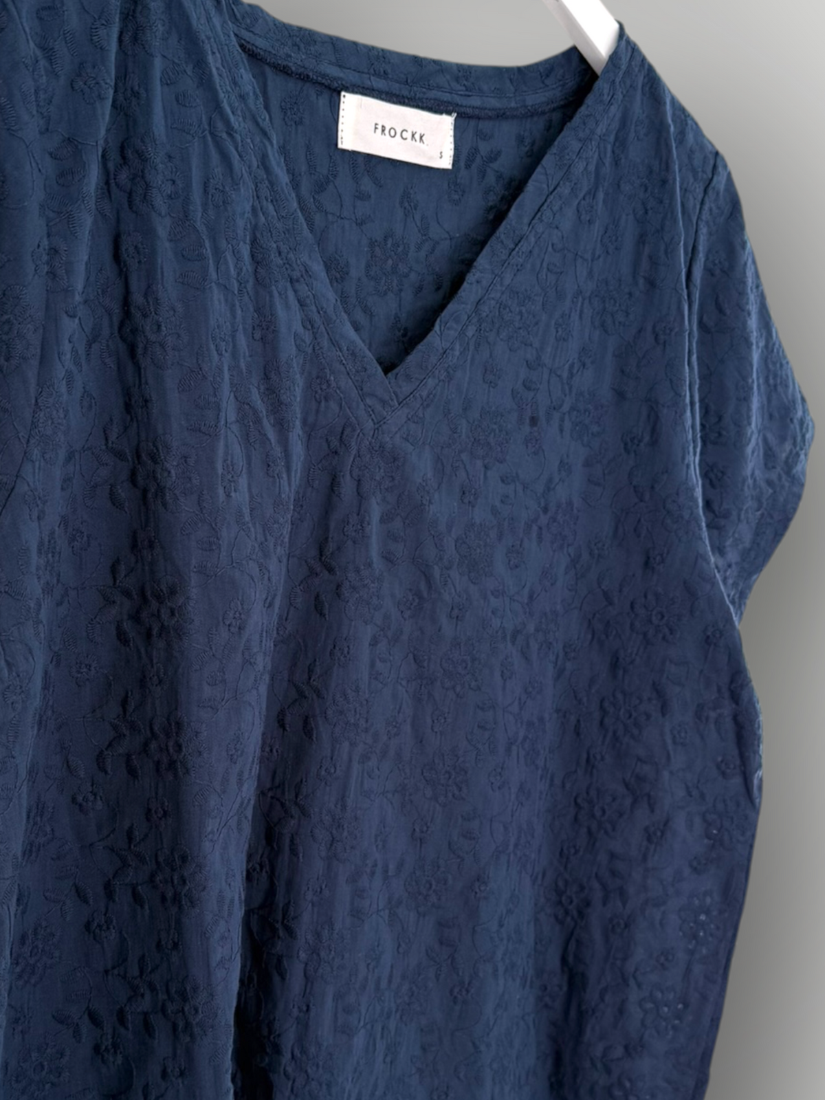 ellie v neck-navy cotton embroidery