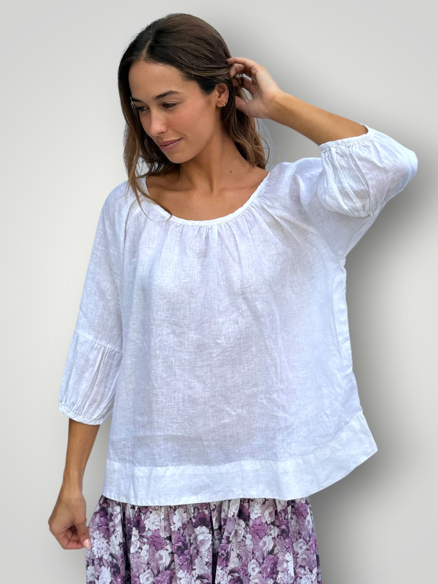 julia top-white linen Apparel