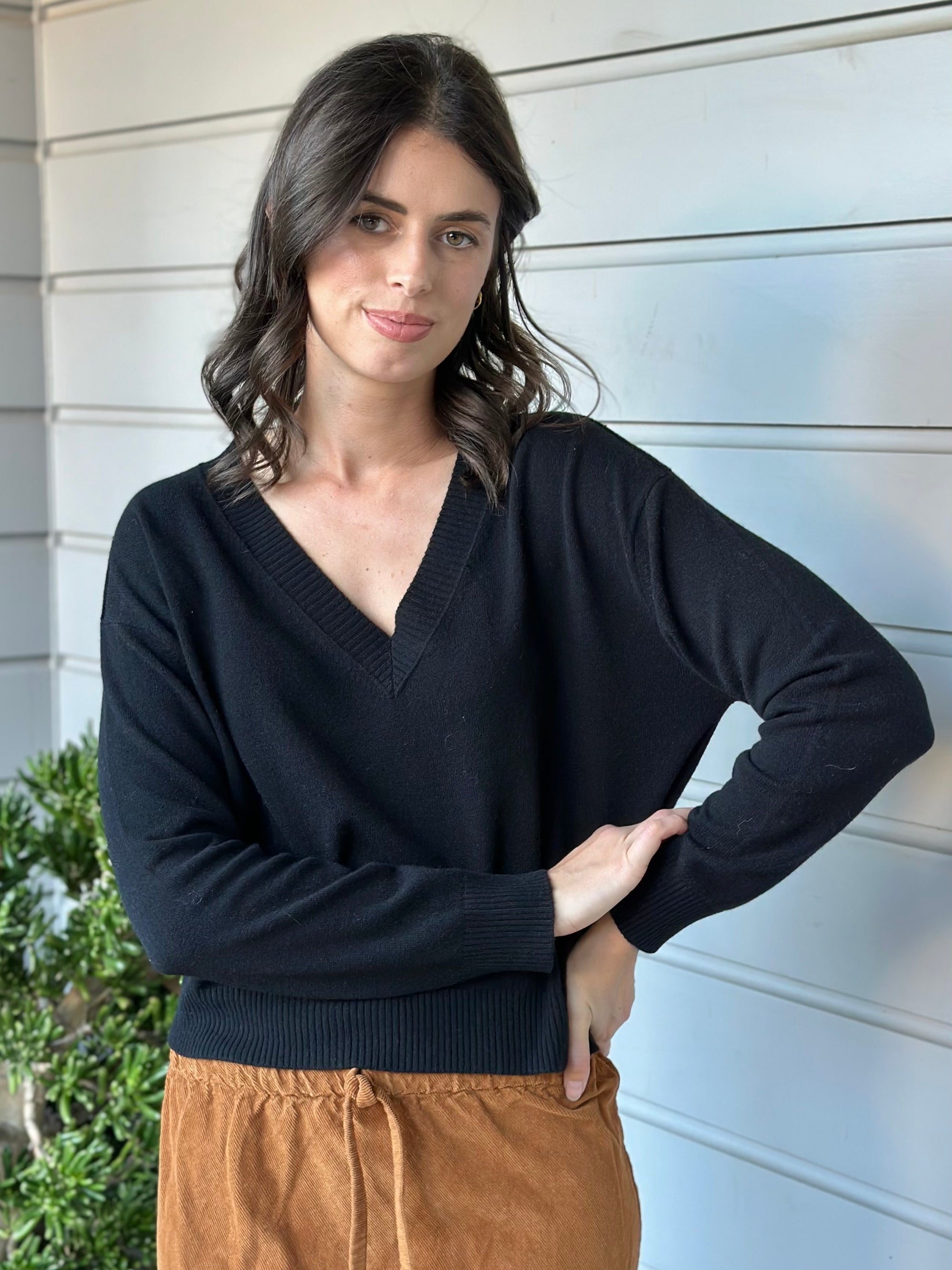 mavis v neck knit- -black cashmere Apparel
