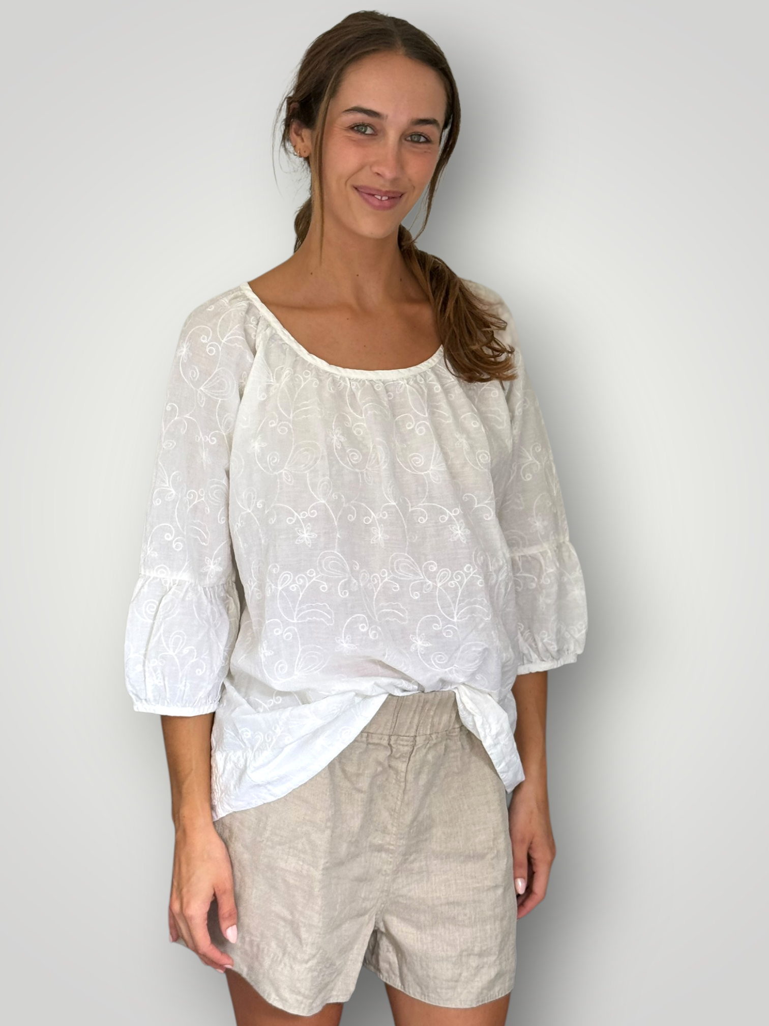 julia top-white cotton embroidery