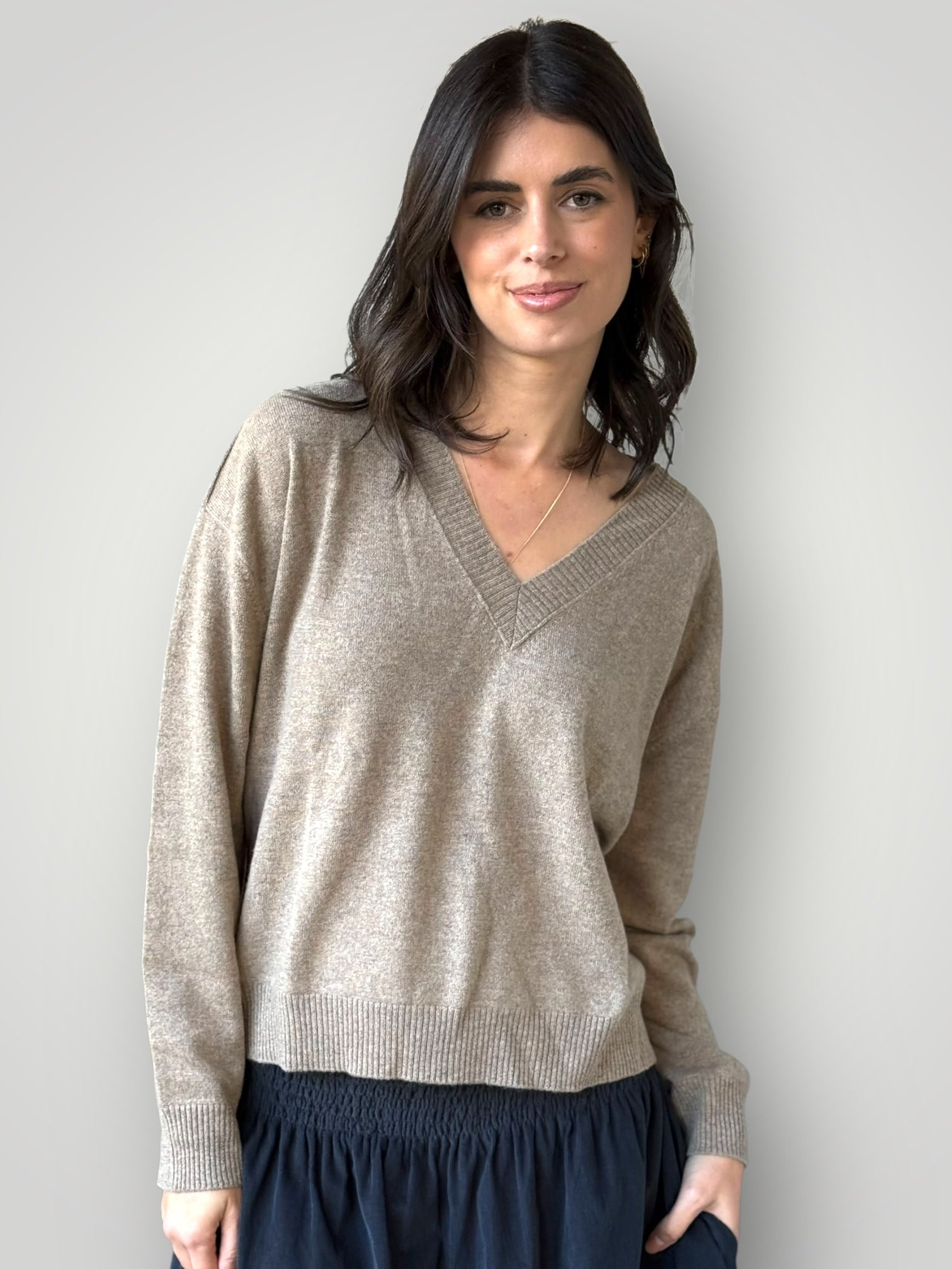 mavis v neck knit- wheat cashmere Apparel