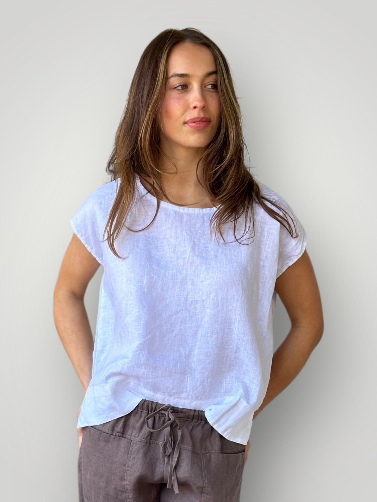 emma top - white linen Apparel